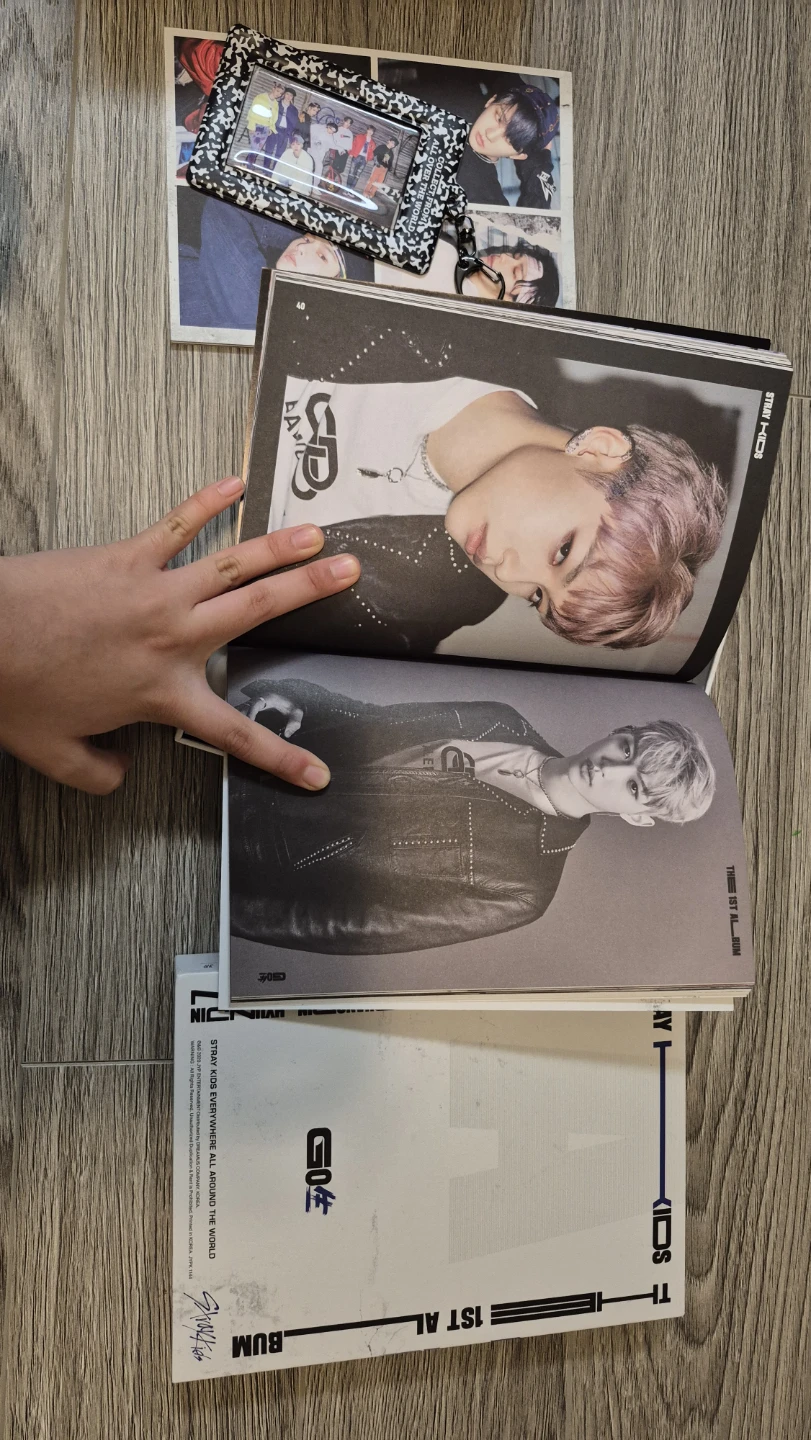 Stray Kids GO LIVE 1st Album Photobook & CD Set - photo 2