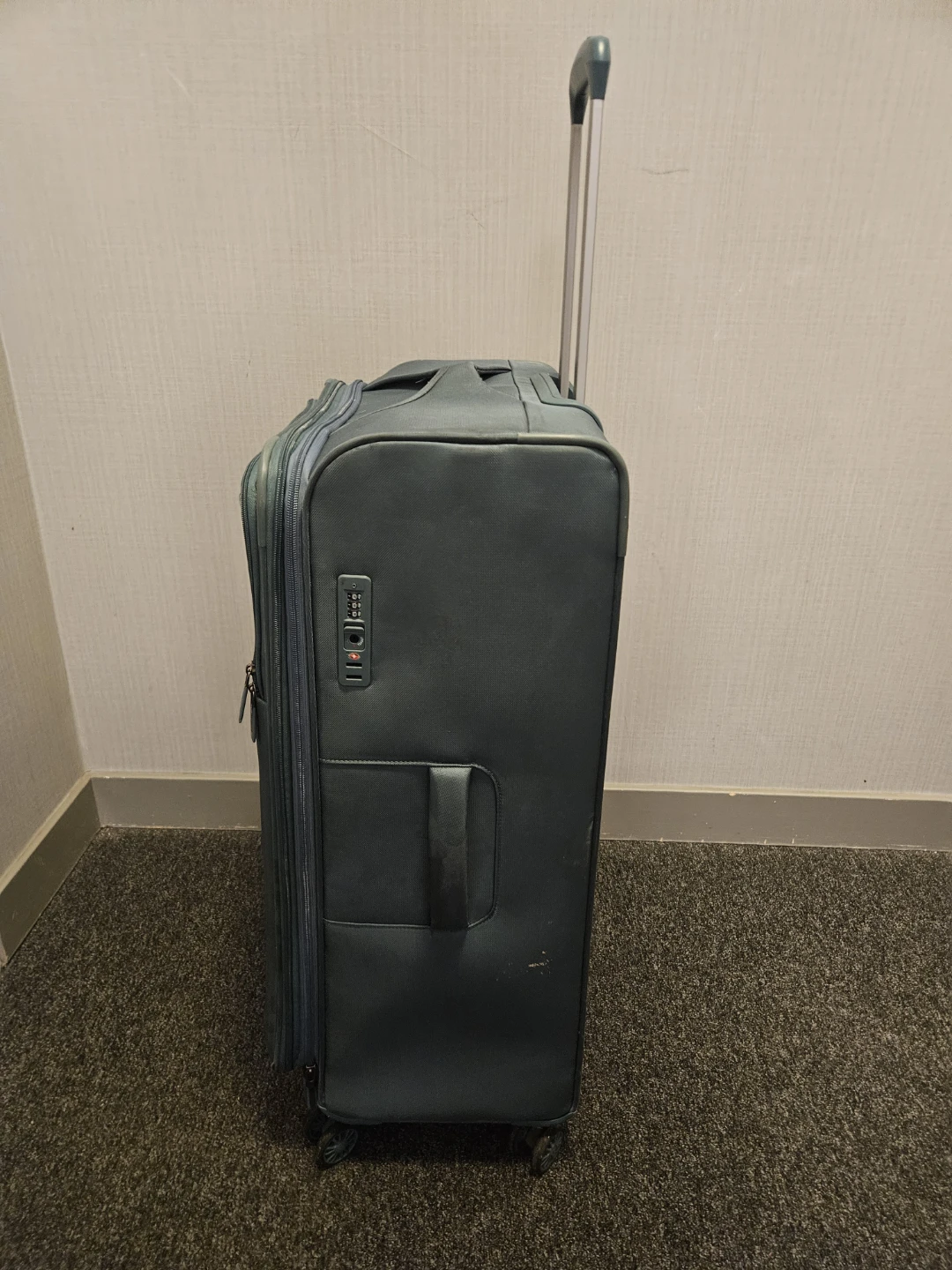 American Tourister Suitcase - photo 2