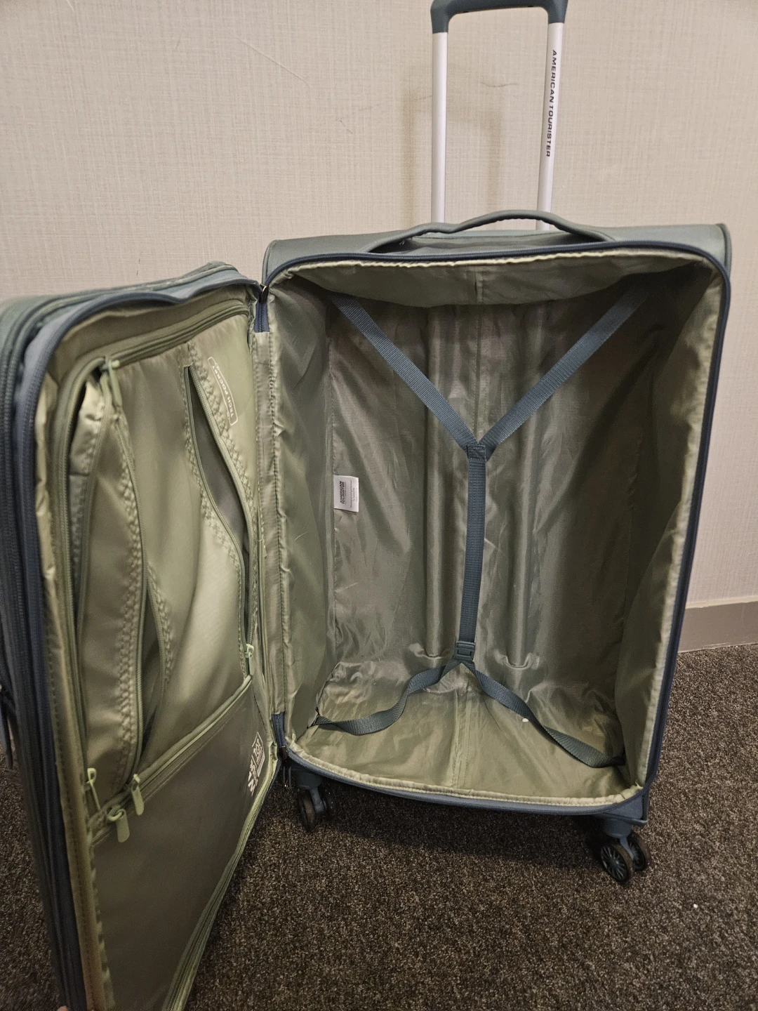 American Tourister Suitcase - photo 4