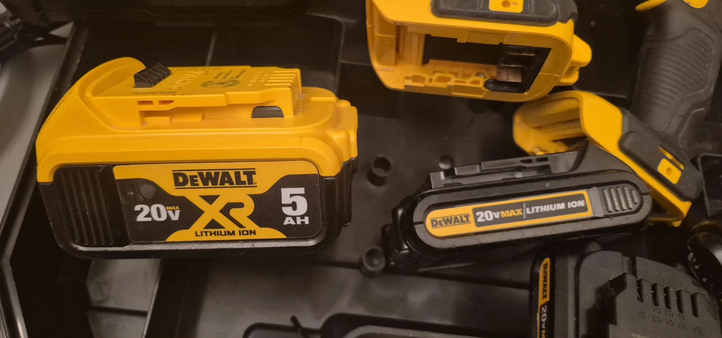 DeWalt 20V MAX Cordless Drill and Impact Driver Combo Kit - photo 3