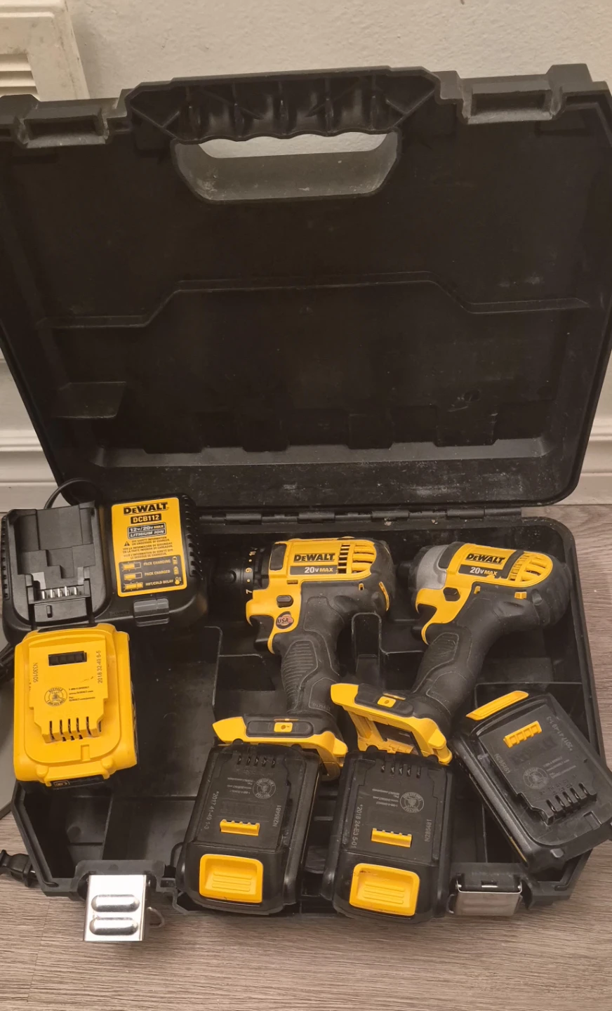 DeWalt 20V MAX Cordless Drill and Impact Driver Combo Kit - photo 4
