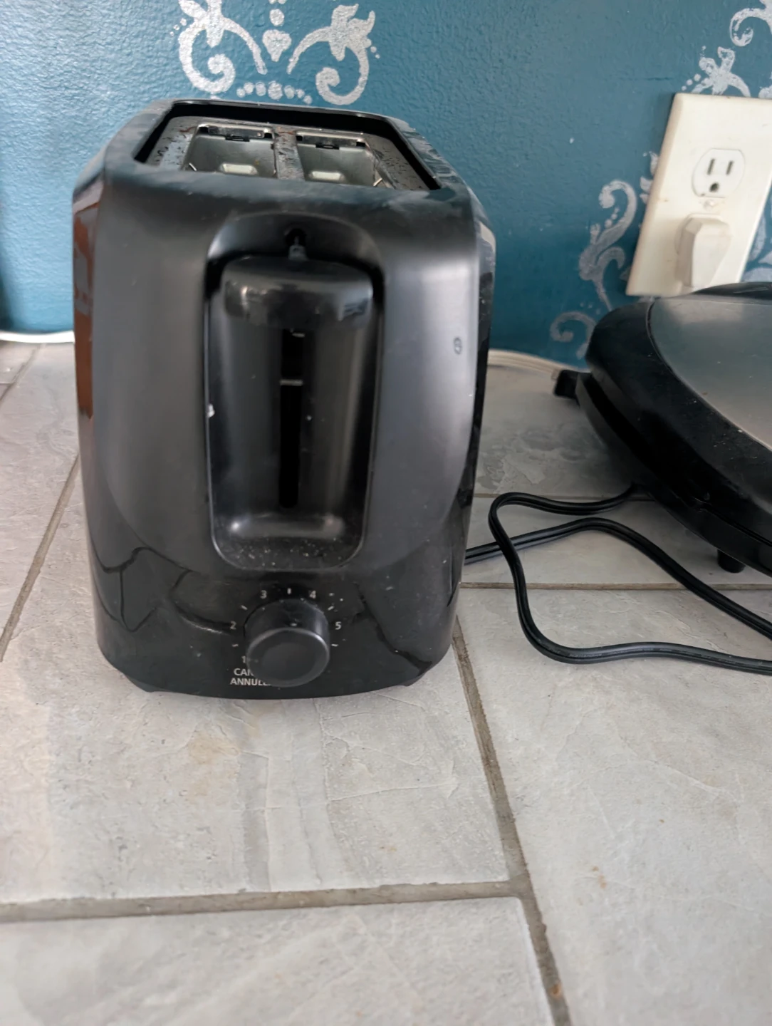 Black 2-Slice Toaster