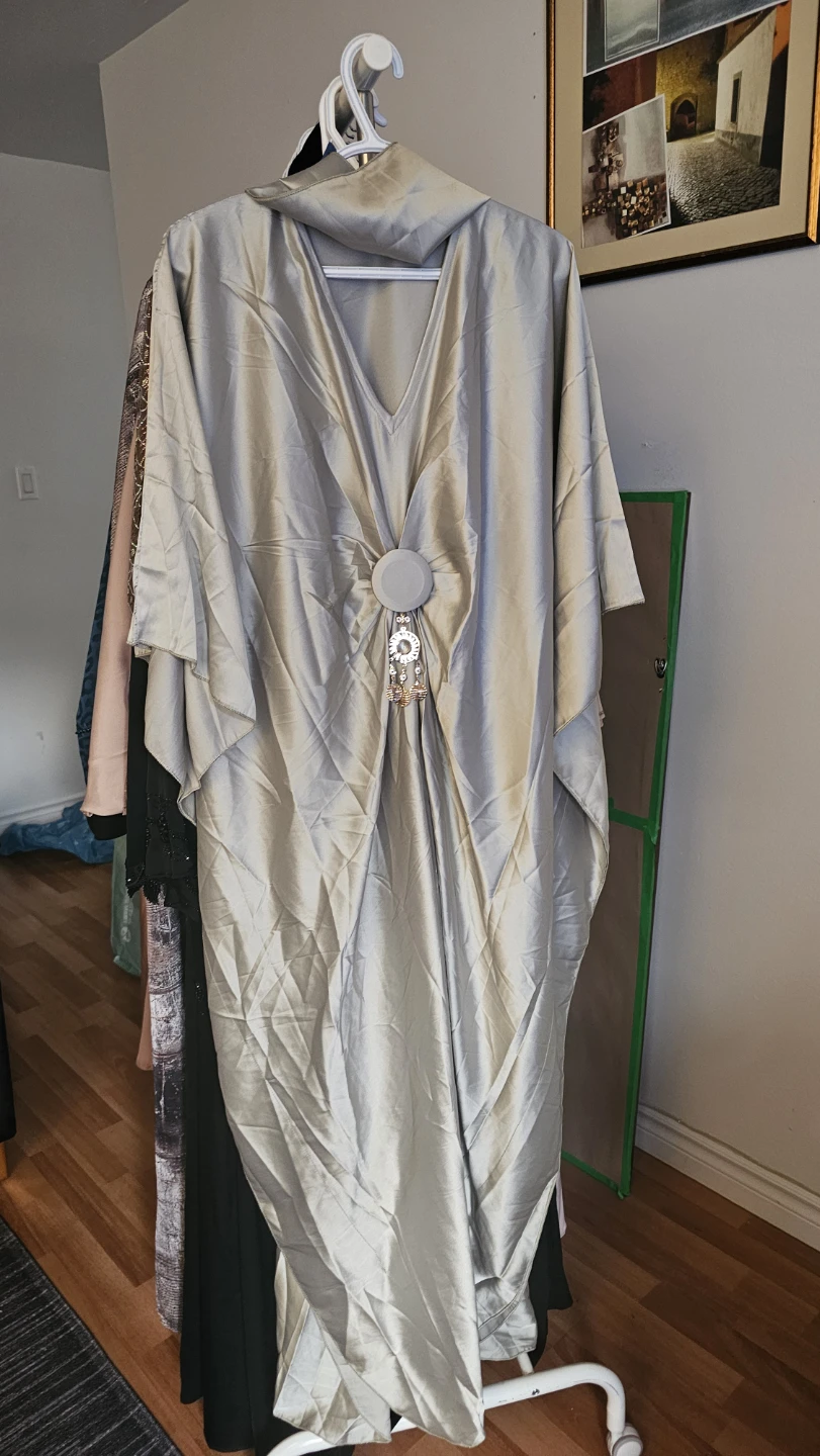 Flowy Kaftan Dress with Decorative Clasp - photo 2