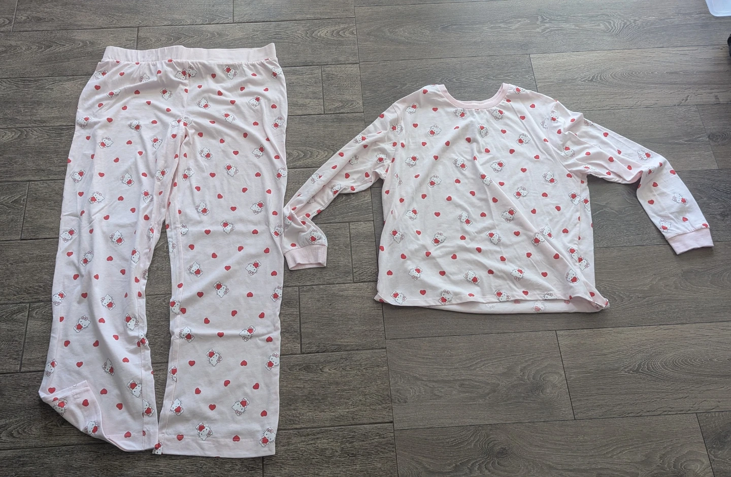 🌸 ADORABLE Hello Kitty Pajama Lounge Set - XL 🌸