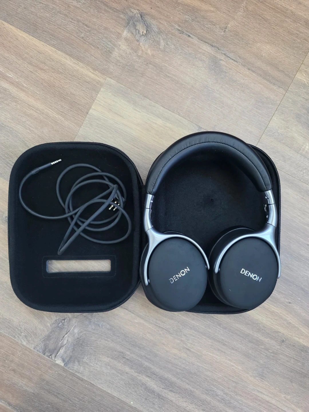 Denon Noise Cancelling Headphones with Carrying Case