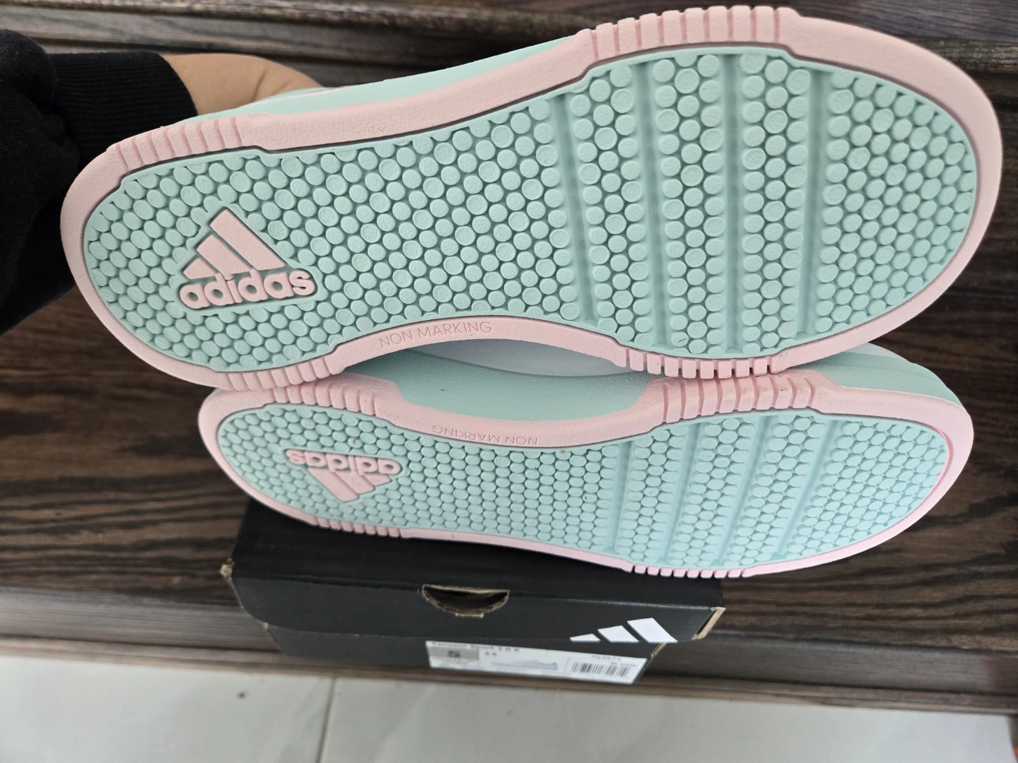 Adidas Girls Size 5 - photo 4