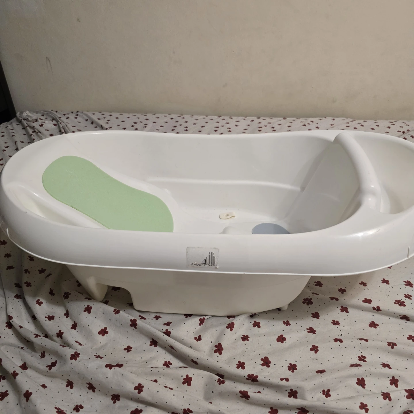 White Baby Bath Tub with Green Insert