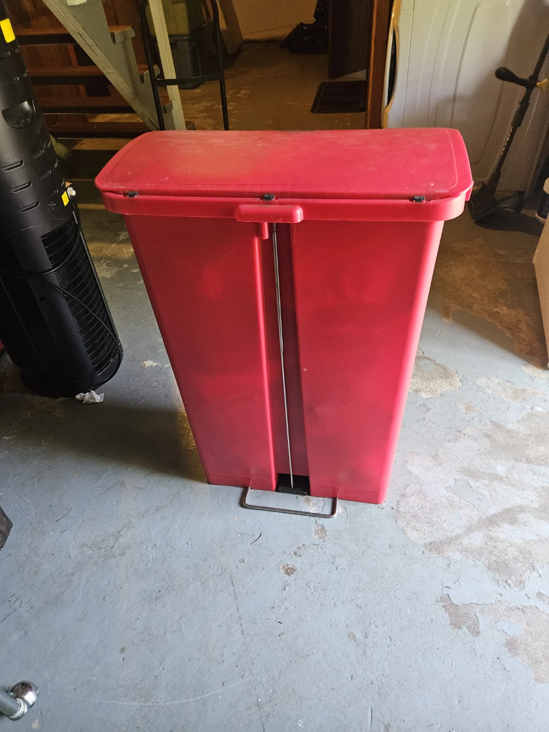 Rubbermaid Commercial Products Red Step Can Trash Bin - photo 3