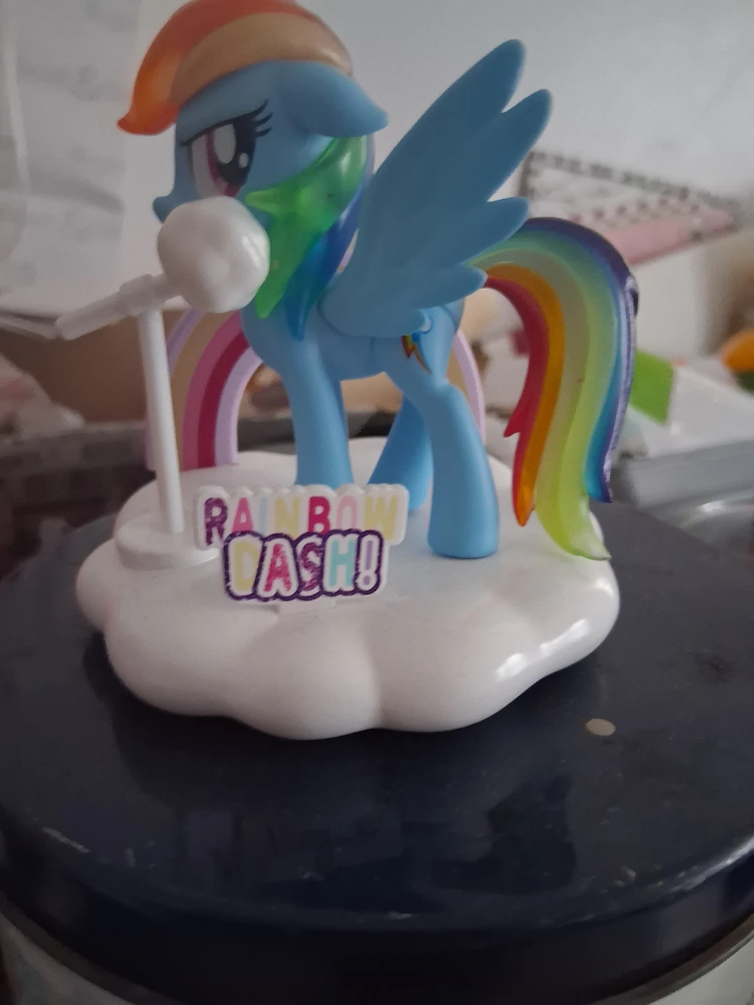 Rainbow dash figure