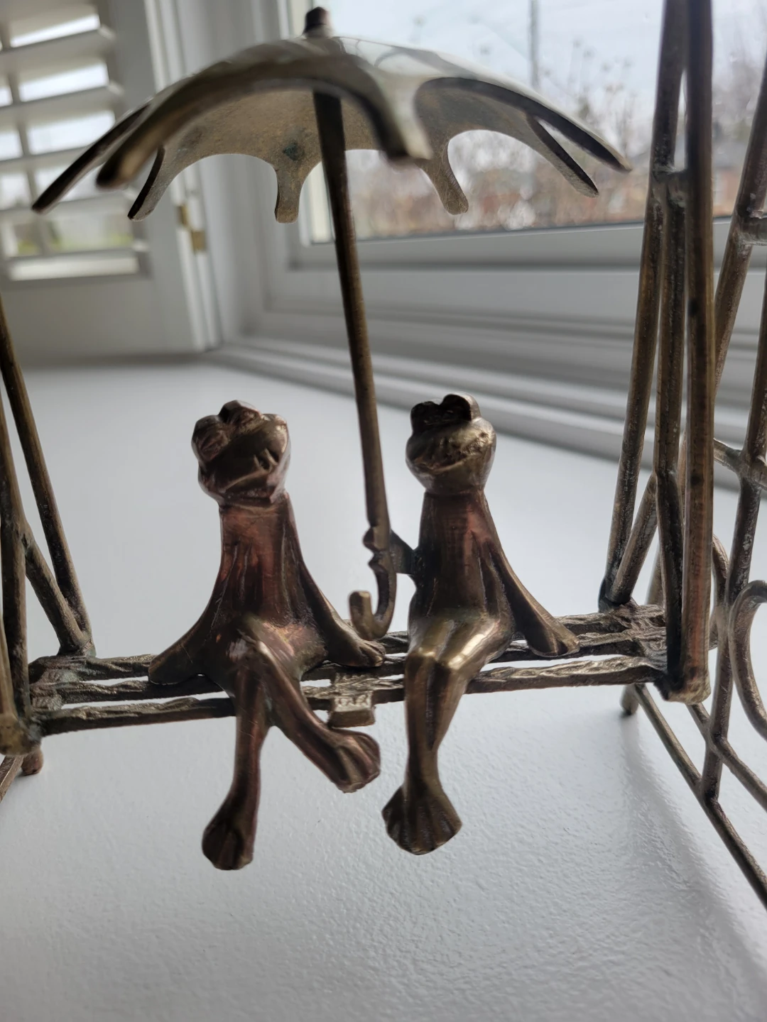 Vintage Solid Brass Frogs on Swing under an umbrella figurine - photo 3
