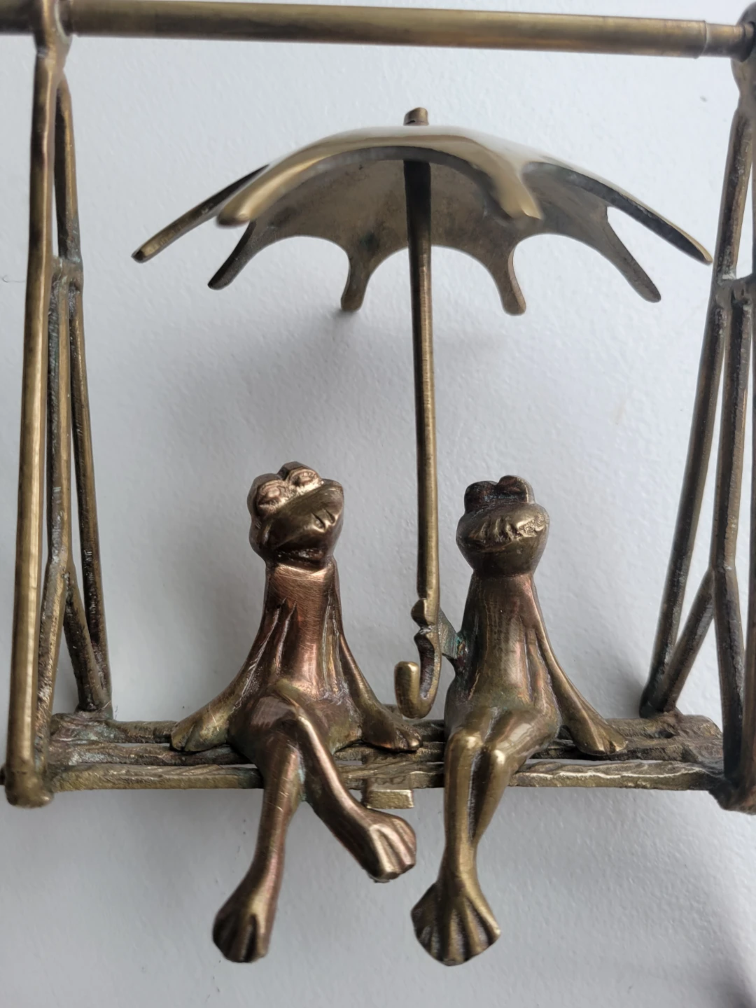 Vintage Solid Brass Frogs on Swing under an umbrella figurine - photo 4
