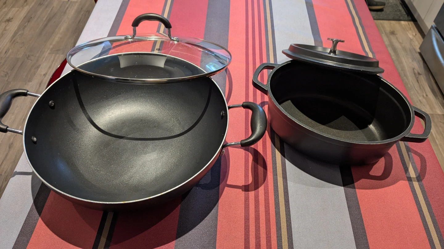 Wok and Oval Dutch Oven