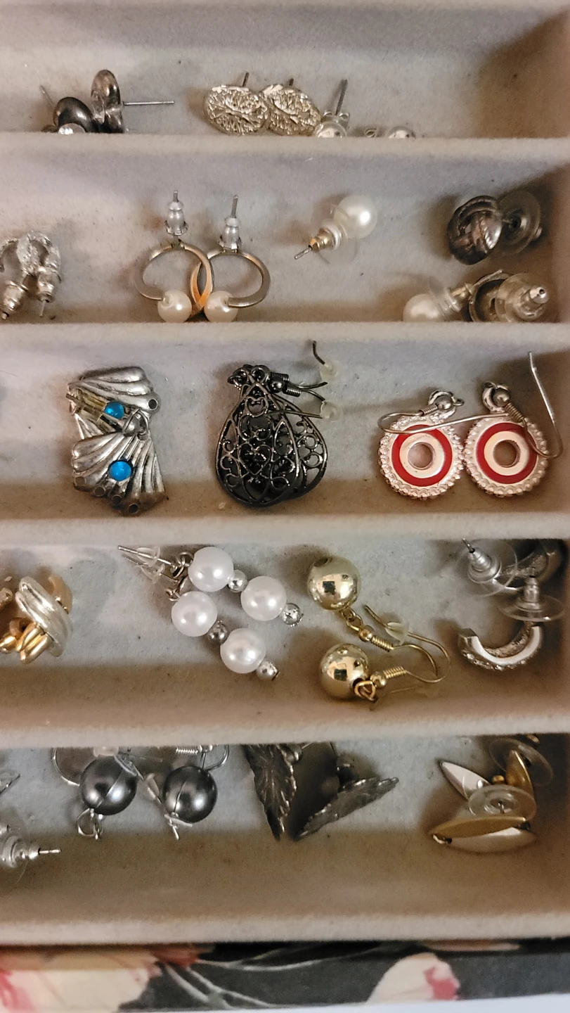 Assorted Lot of Women's Earrings(D) - photo 4
