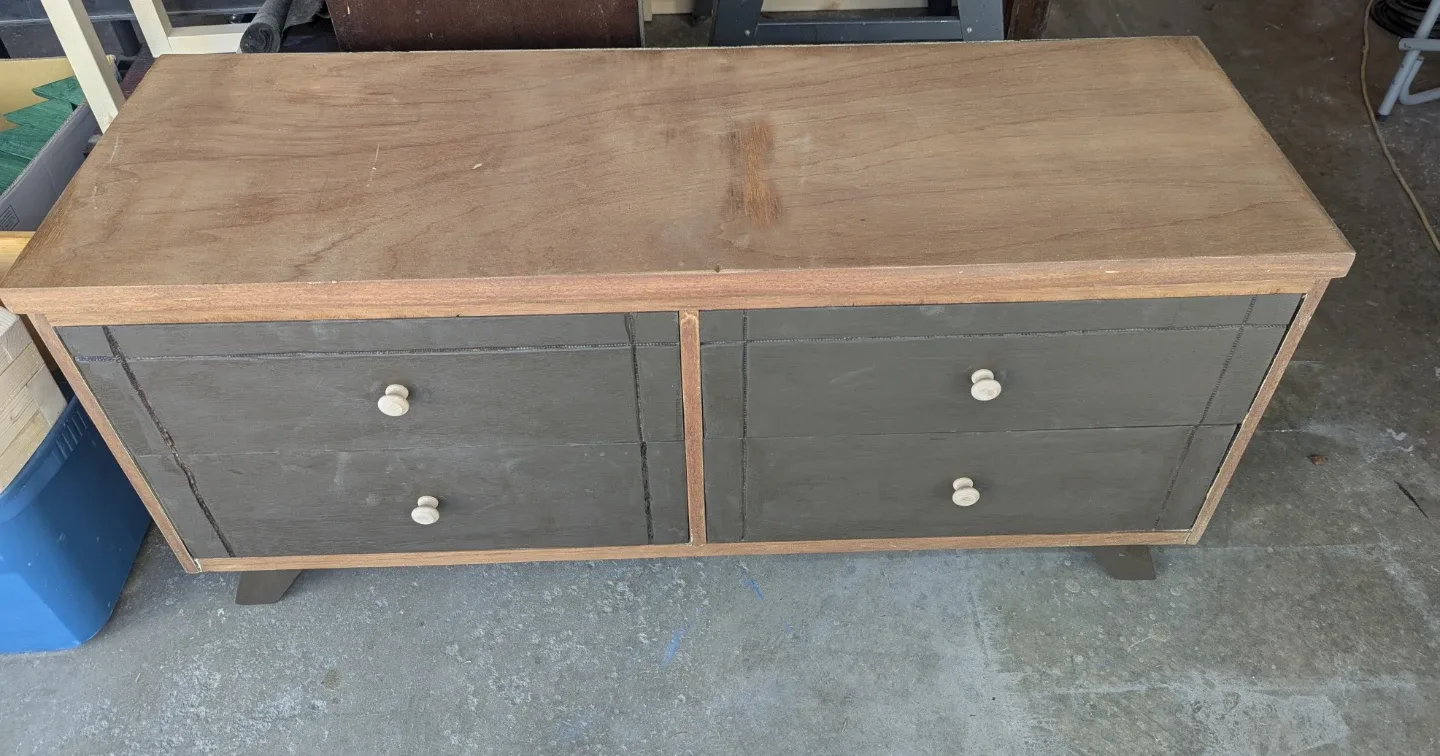 Vintage Solid Wood 4-Drawer Dresser