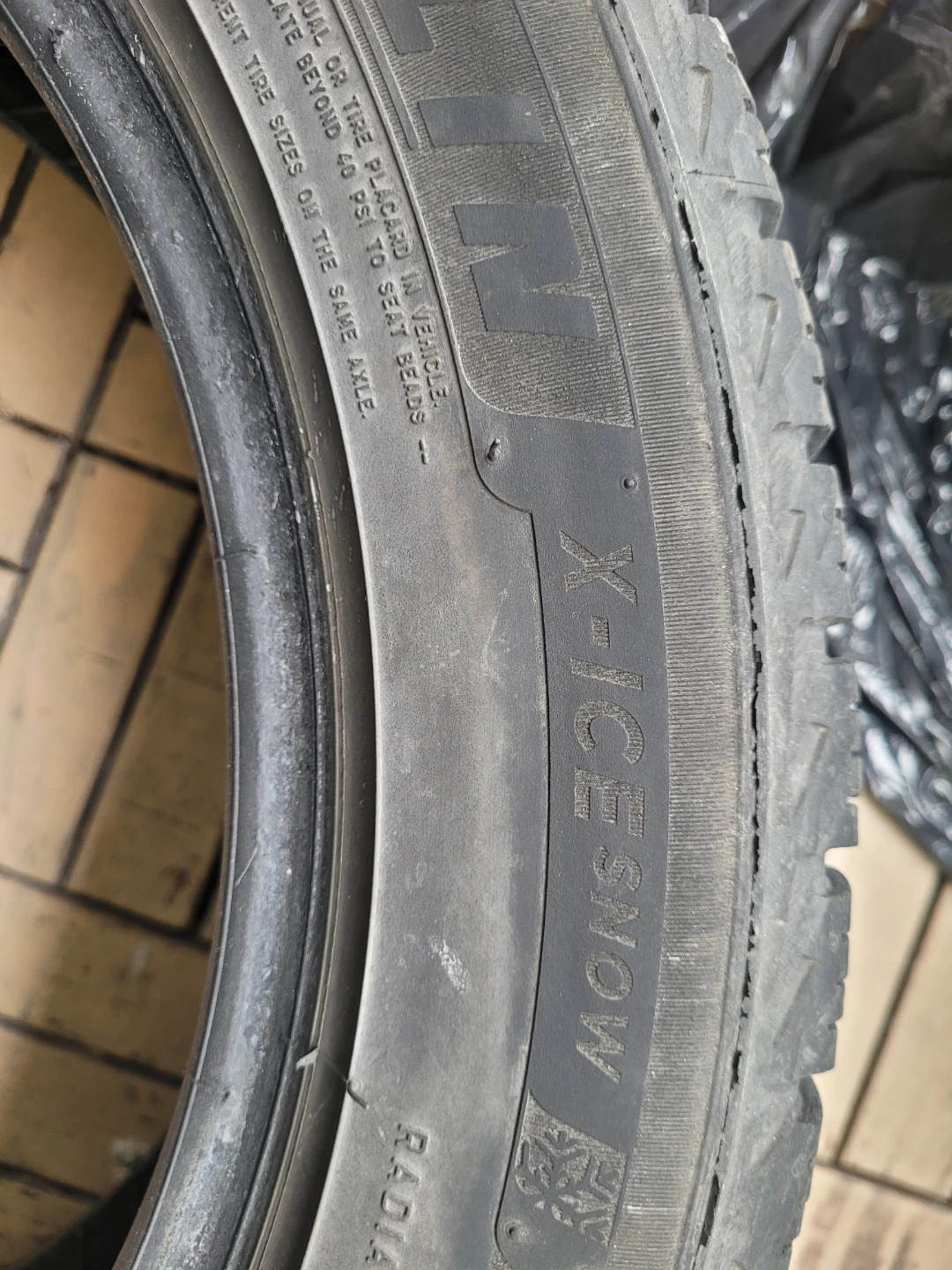 Winter tyre Michelin X-Ice Snow Tire 215/55R17 98H - photo 2