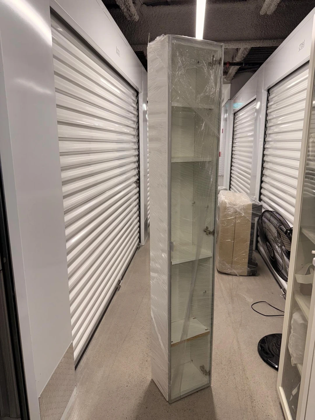 Slim shelving unit