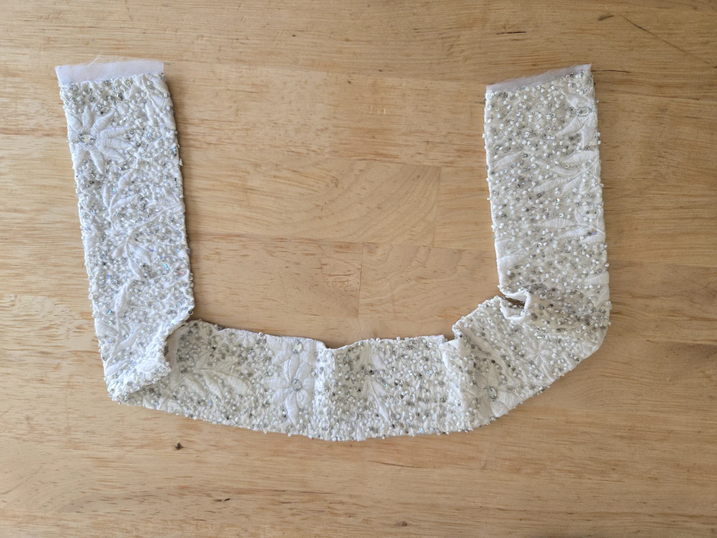 White Beaded Embellished Trim with Flowers - photo 3