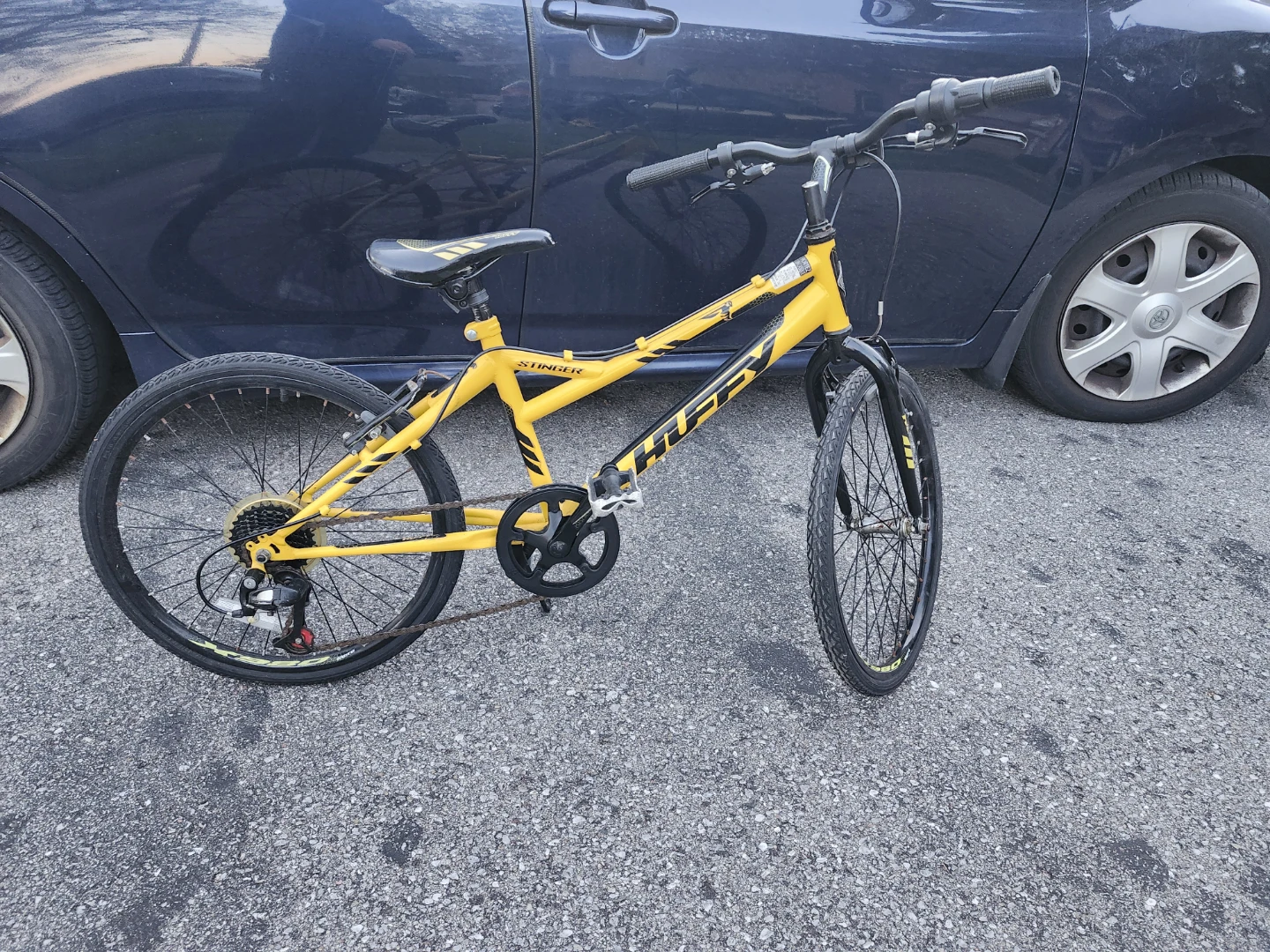Huffy Stinger Bicycle 20 inch tires great condition - photo 2