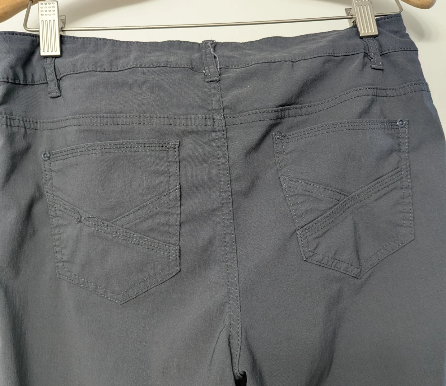 Reitmans Petite Capri Pants Size 10 - photo 2