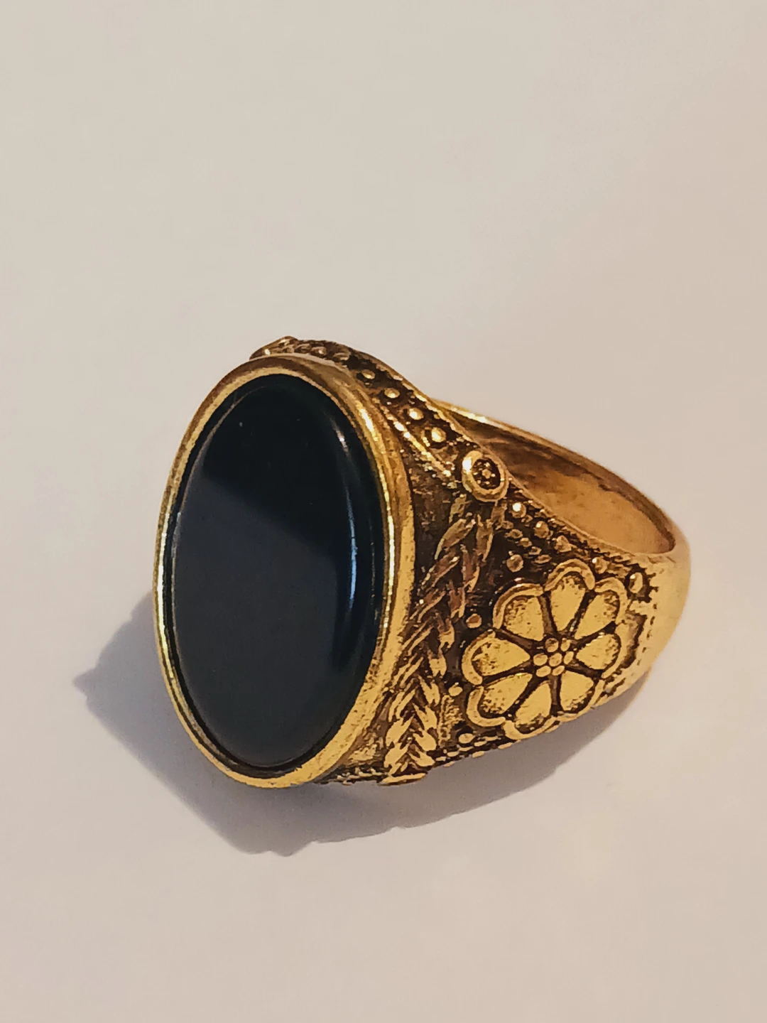 Gold Tone Ring with Black Onyx Stone & Floral Design - photo 3