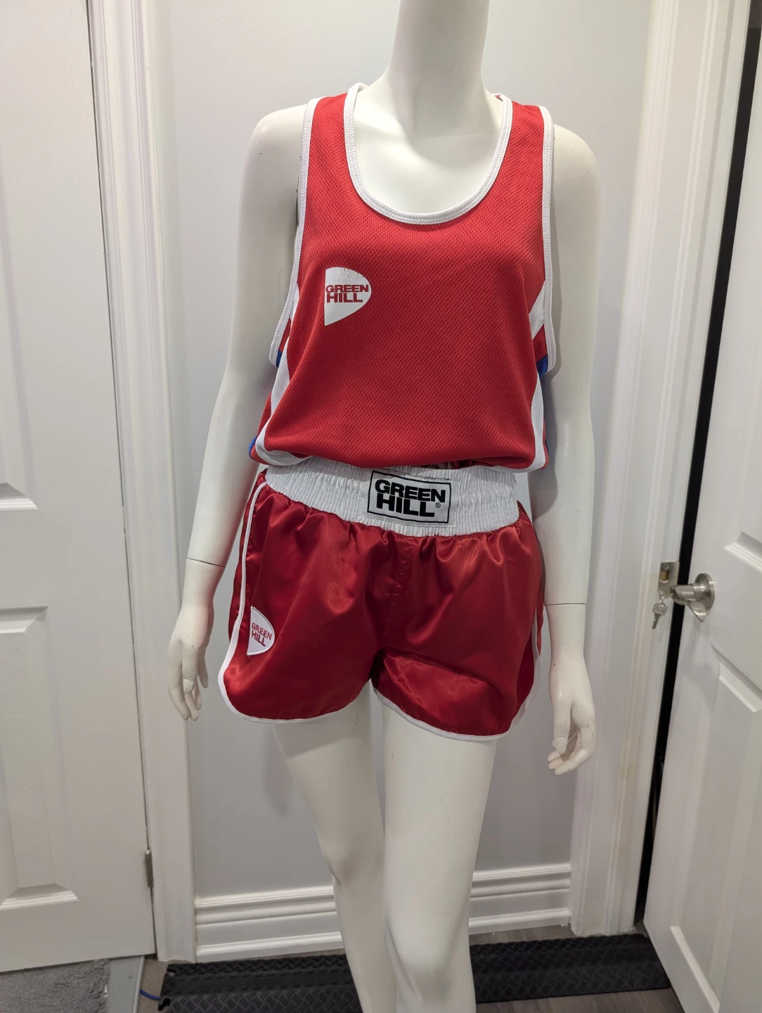 EUC - Women's Green Hill Boxing Set