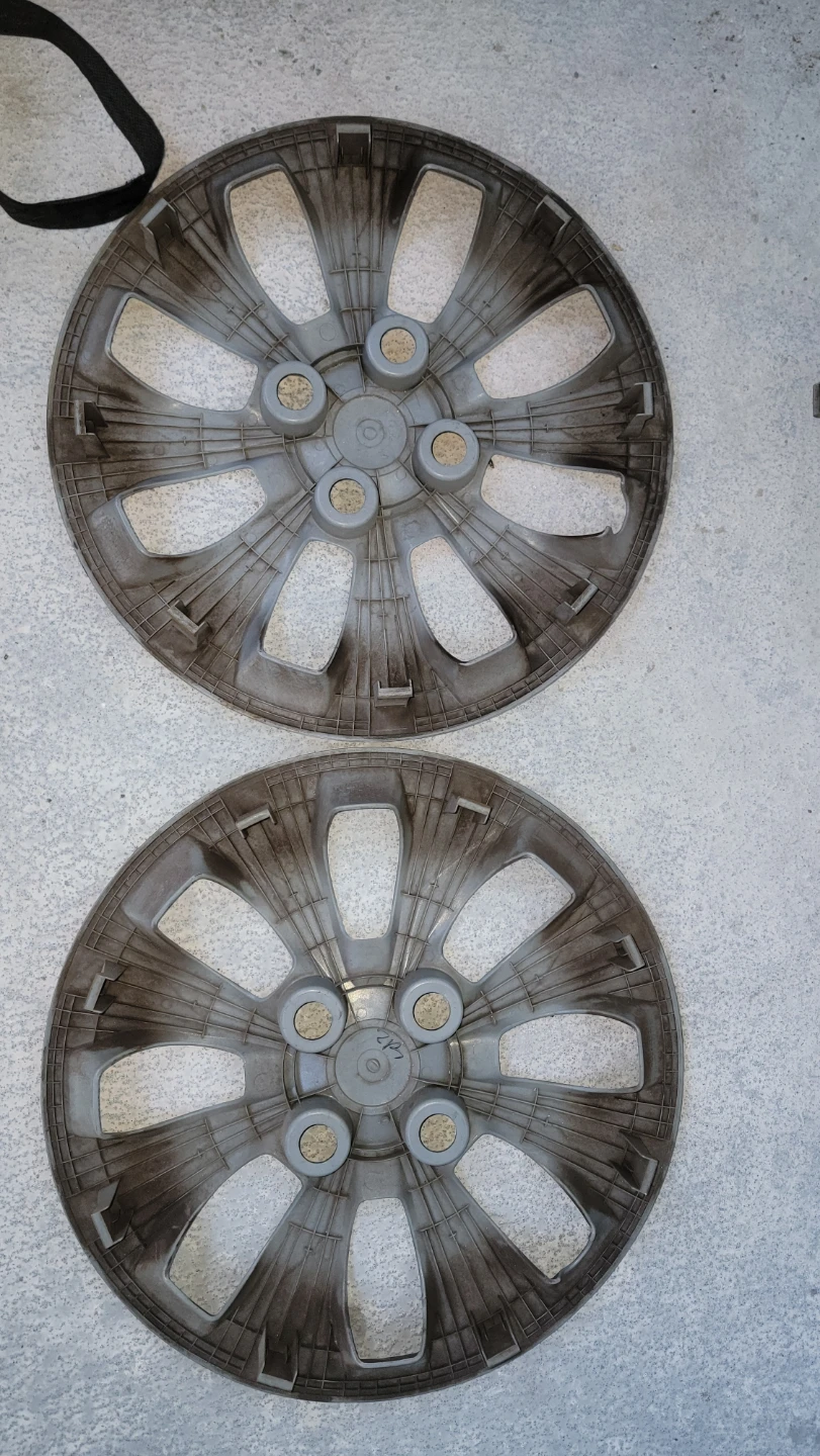 Set of 4 Hyundai Hubcaps - photo 5