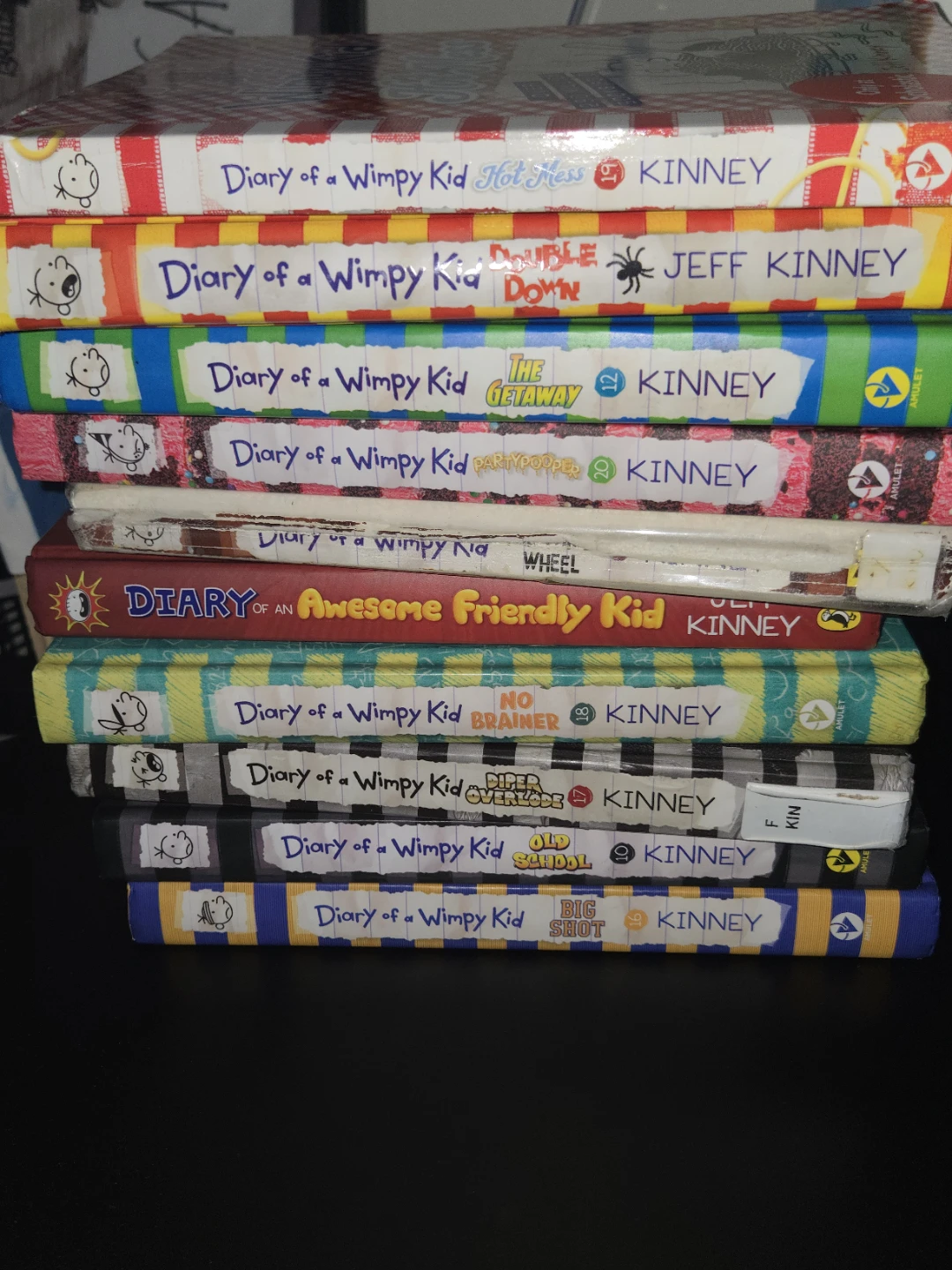 Selling 10 diary of a wimpy kid books. All pretty good condition - photo 2