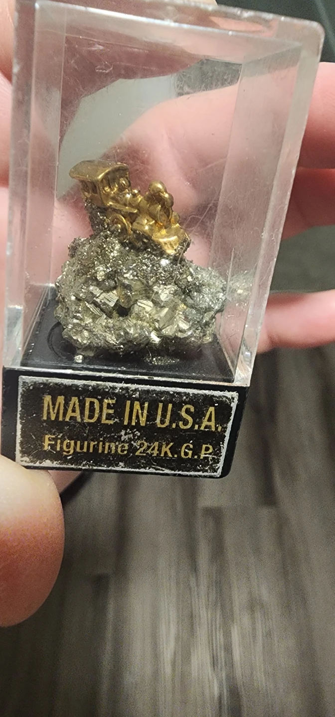 24K G.P. Gold Train Figurine on Pyrite Display - photo 2