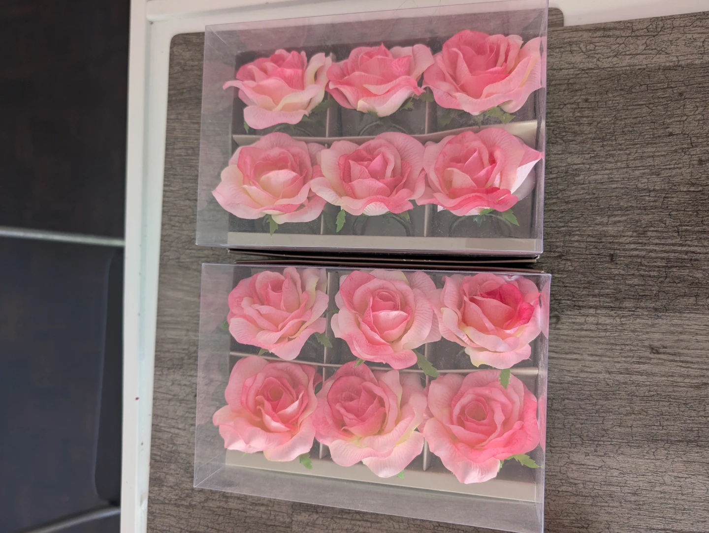 Chateau Easy Care Napkins with Flower Holders