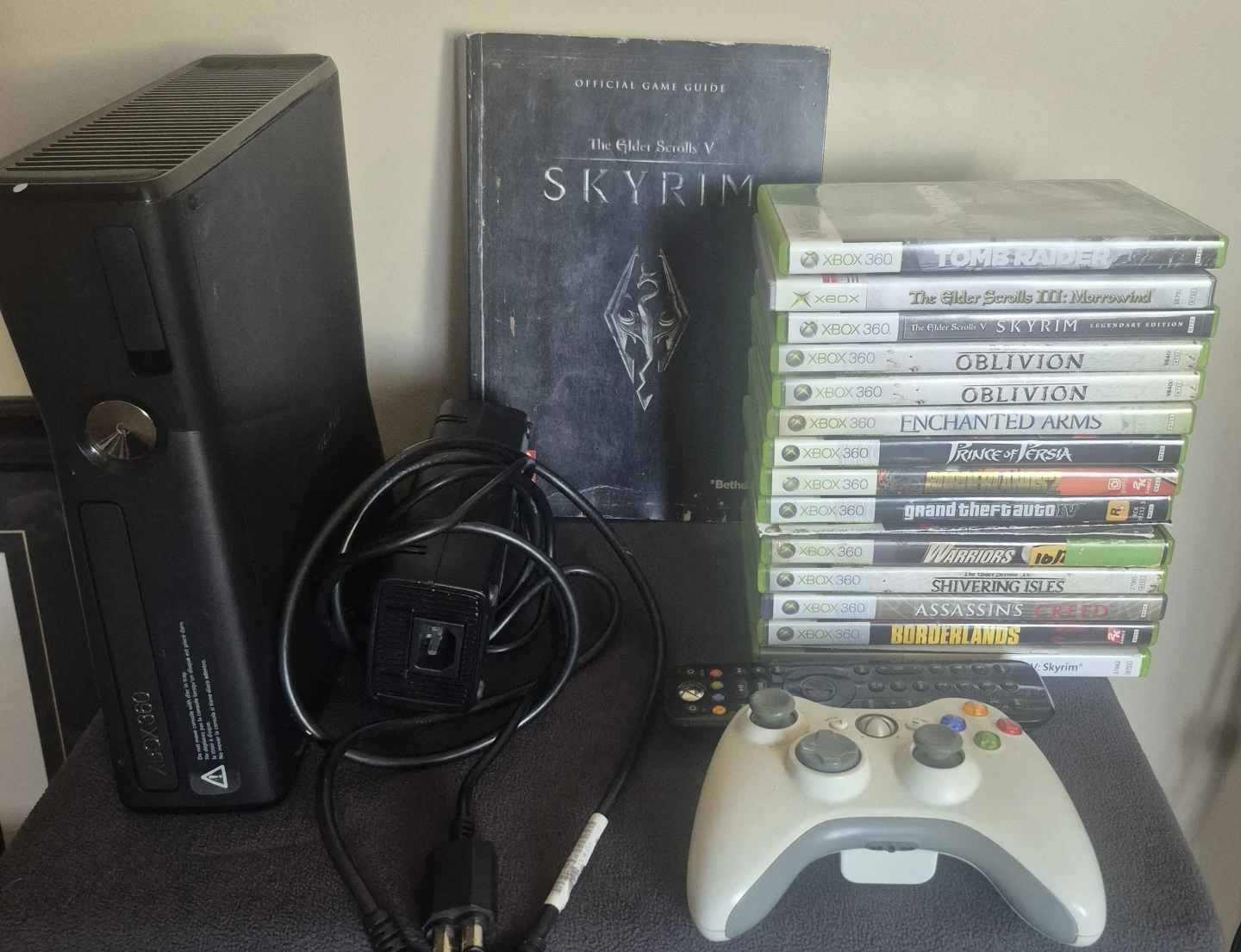 Xbox 360 Console Bundle with Games and skyrim book