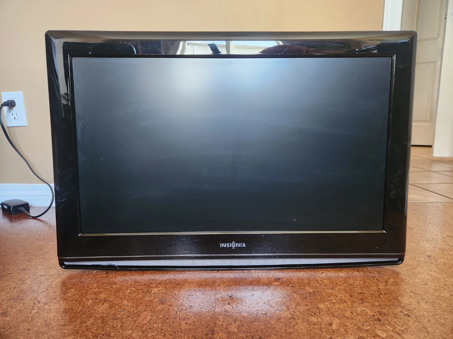 Insignia LCD Color TV & DVD Video Player