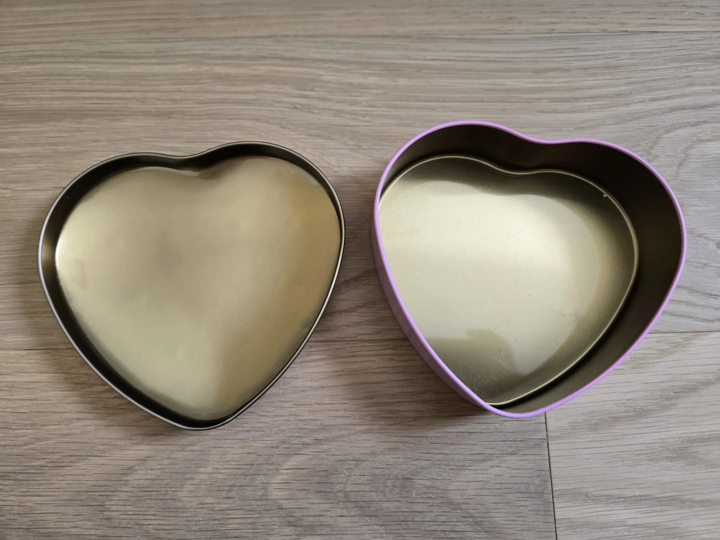 Vintage Hello Kitty Heart Shaped Tin Organizer Box - photo 3