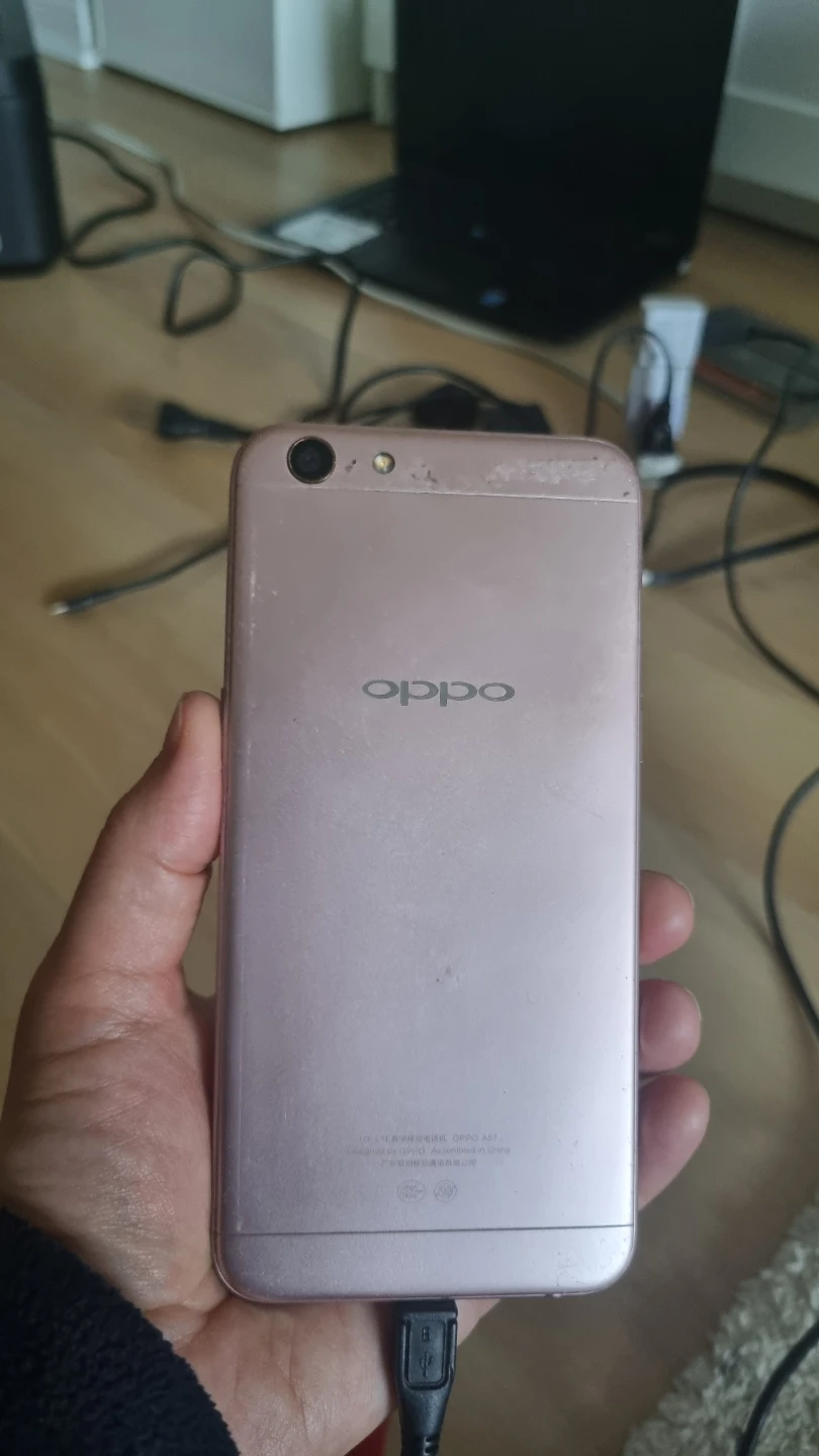 Oppo Rose Gold Smartphone - photo 3