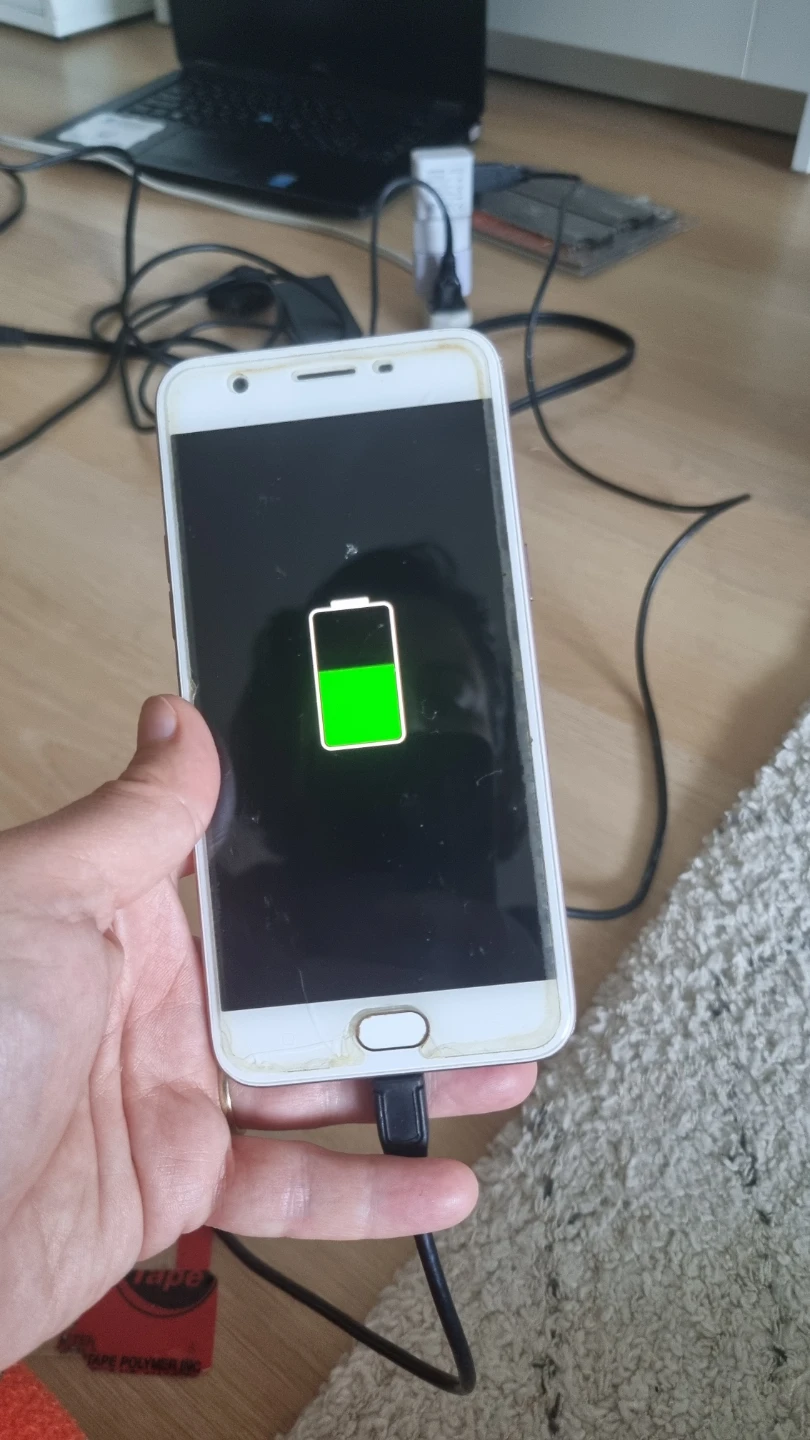 Oppo Rose Gold Smartphone - photo 4