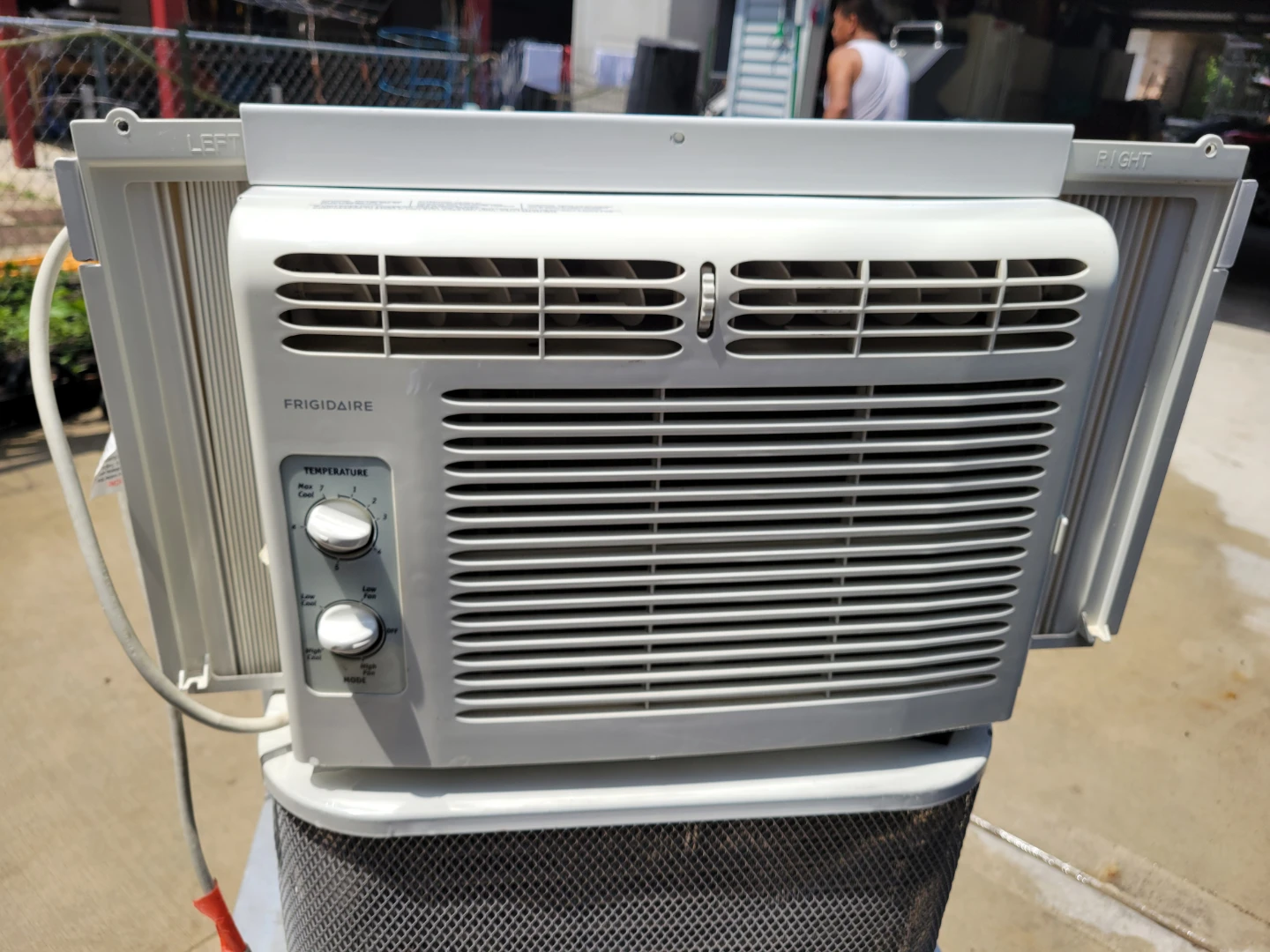 Frigidaire FFRA0511R1E Room Air Conditioner 5,000 BTU