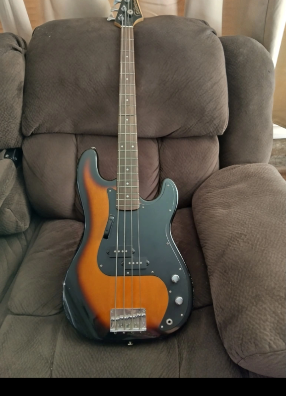 Sunburst Electric Bass Guitar