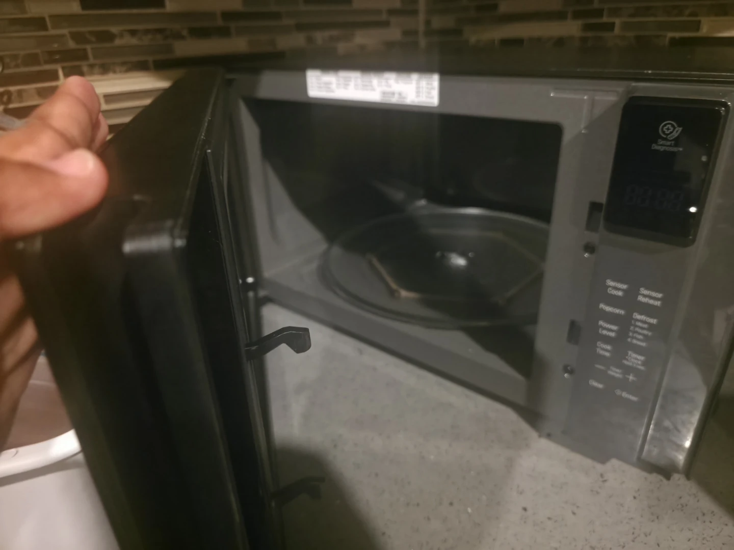 LG Black Microwave - photo 2