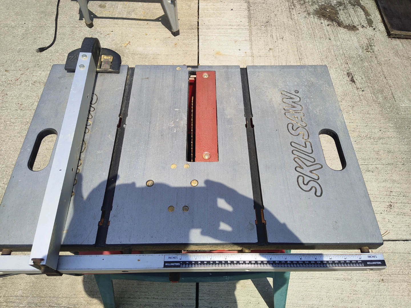 SKILSAW 10" Table Saw with Stand, Black & Decker Workmate 550 - photo 3