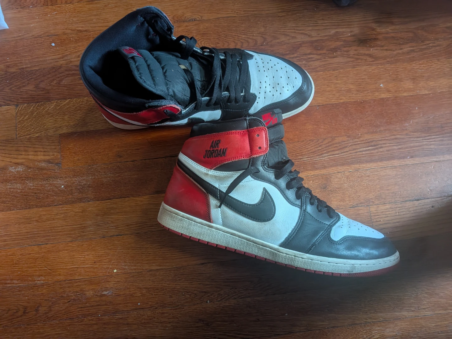Air Jordan 1 High OG Chicago Sneakers