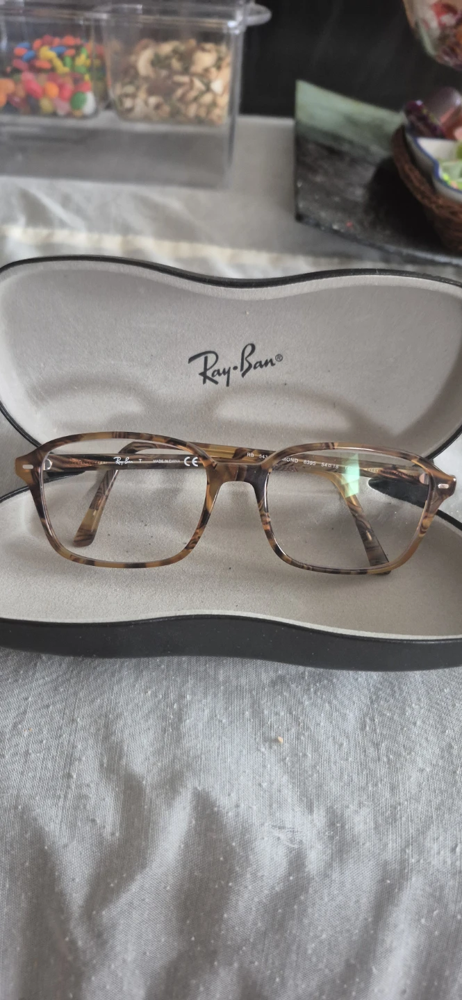 Ray-Ban Eyeglasses with Tortoiseshell Pattern and Case