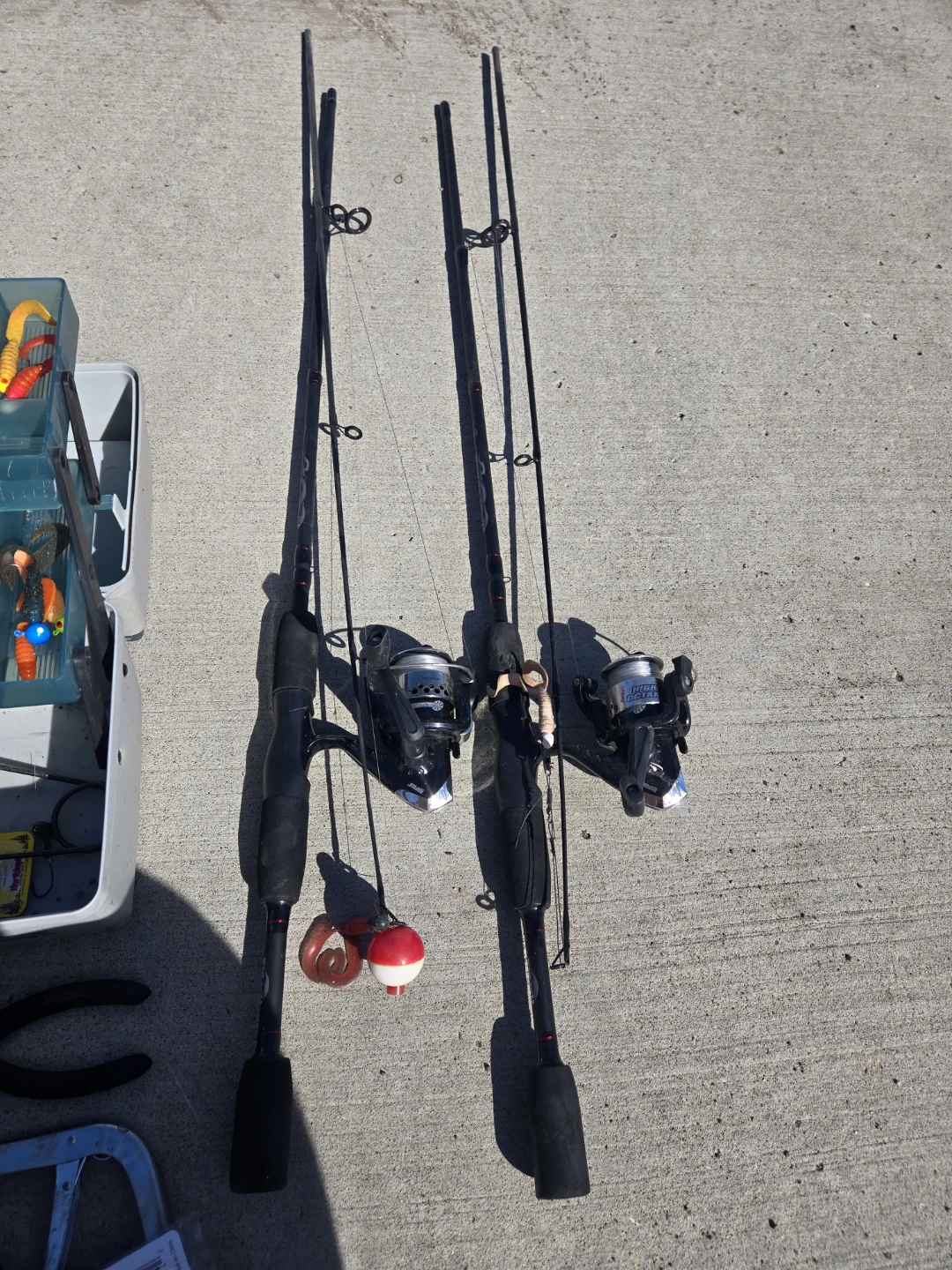 2 Fishing Rods & Tackle Box Full of Lures - photo 3