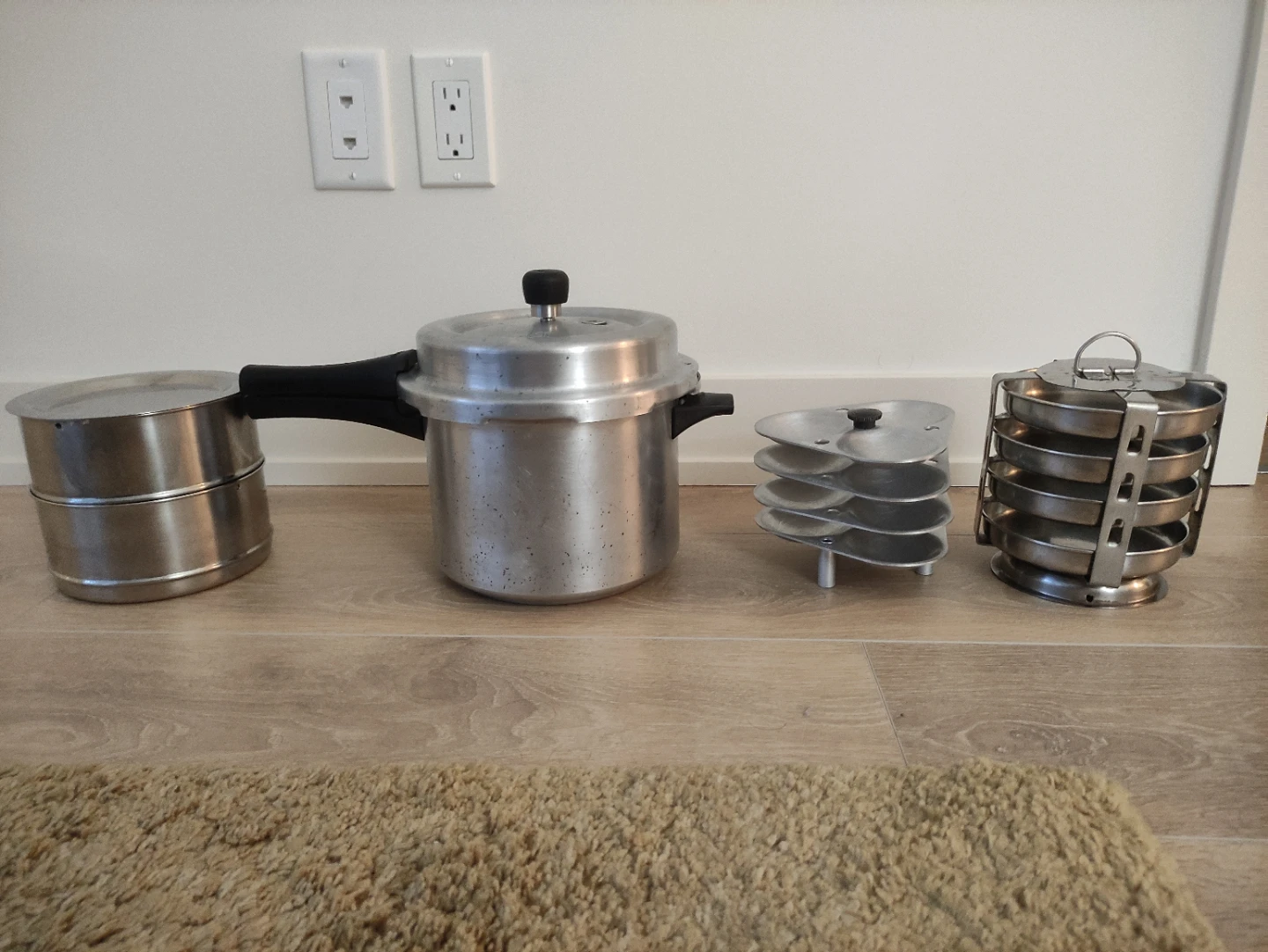 Prestige Cooker 5 liters with boxes and 2 idli stands