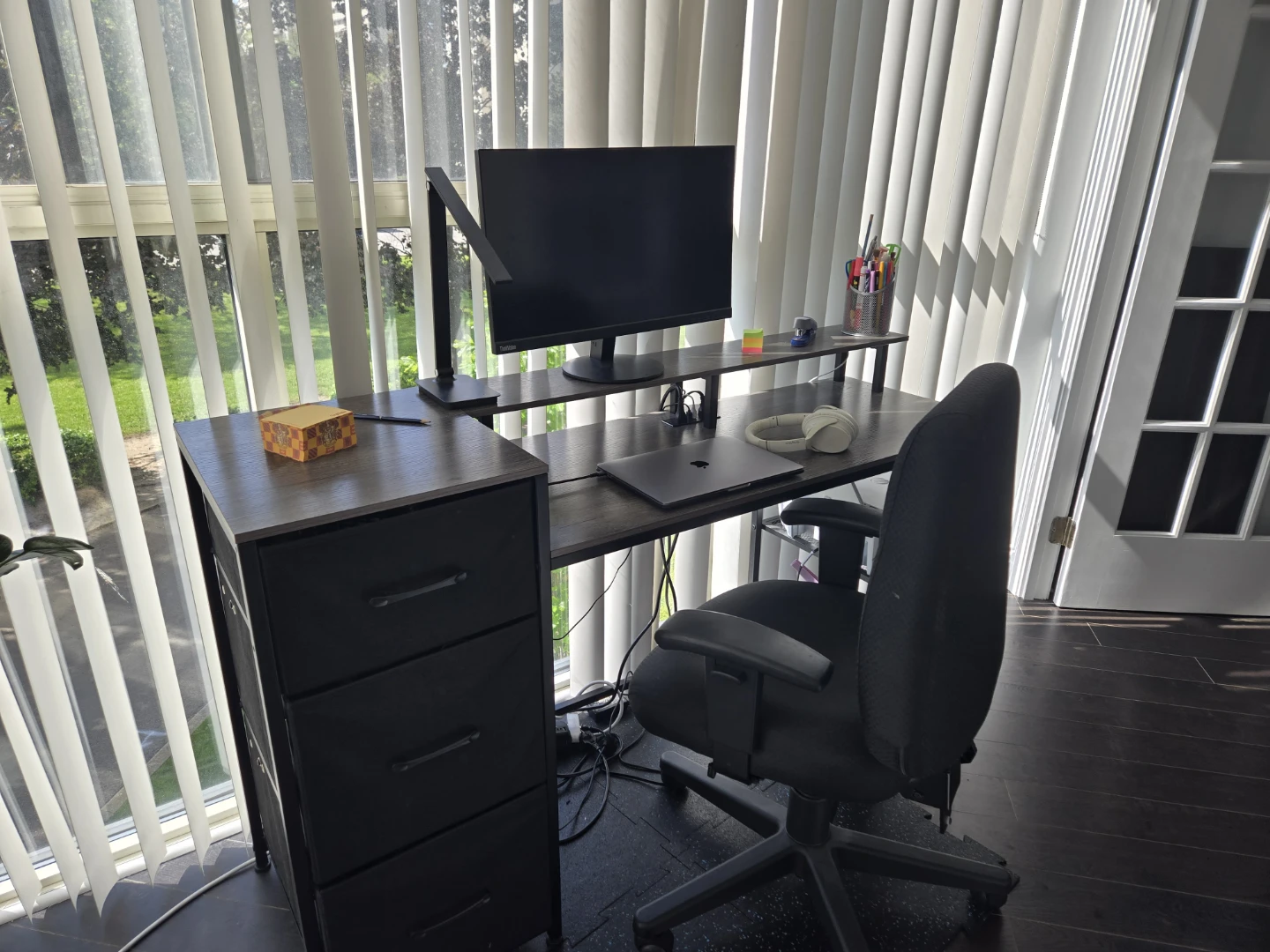 Desk w/ 3 drawers & 2 shelfs