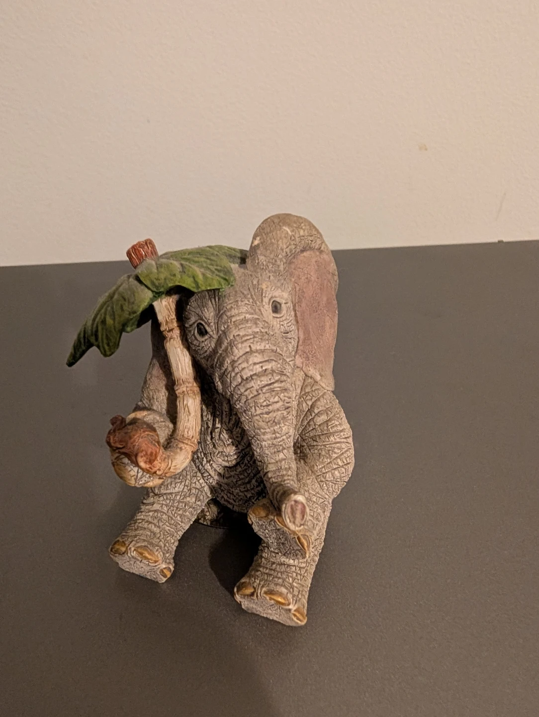 Elephant figurine with umbrella