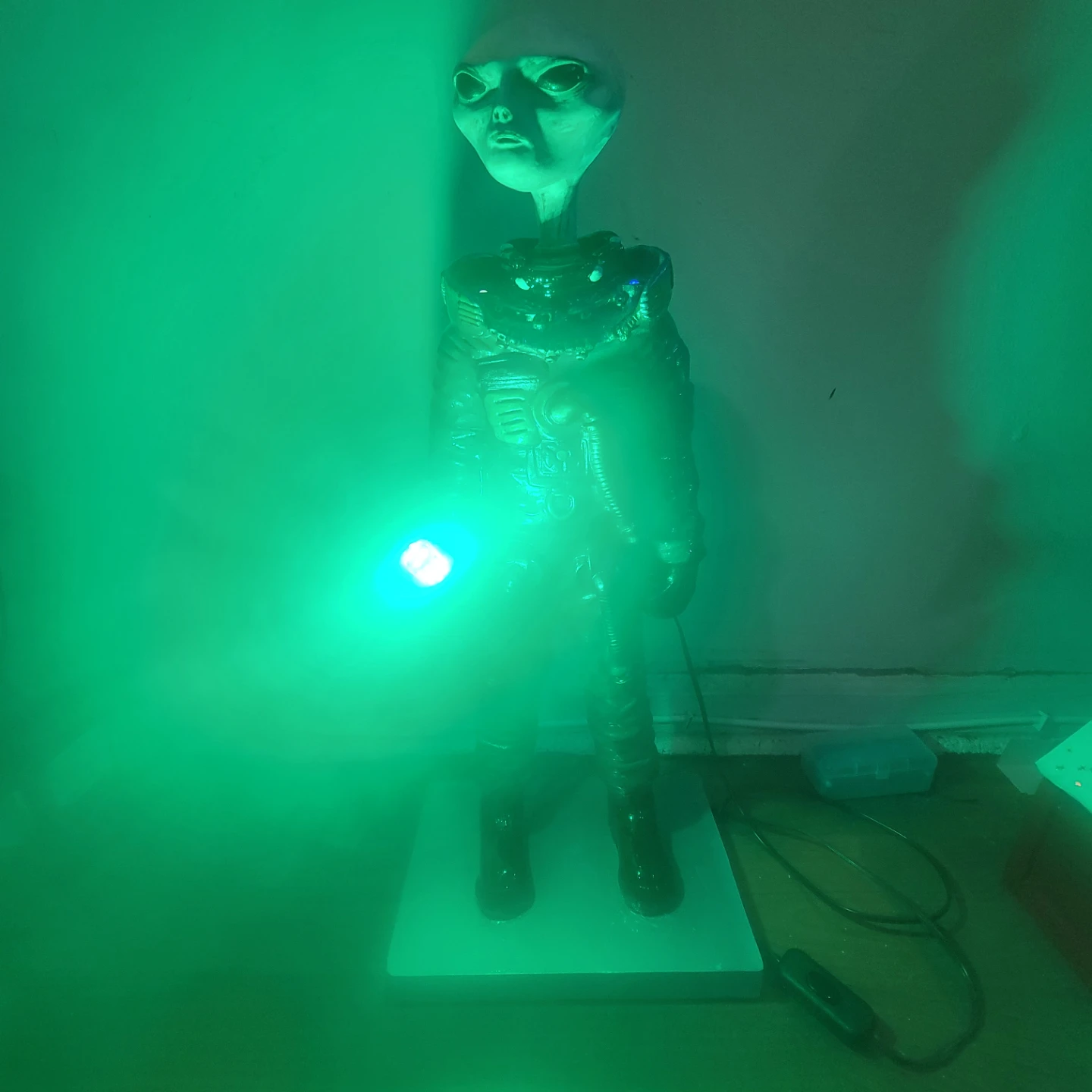 Alien Figure Lamp - photo 5