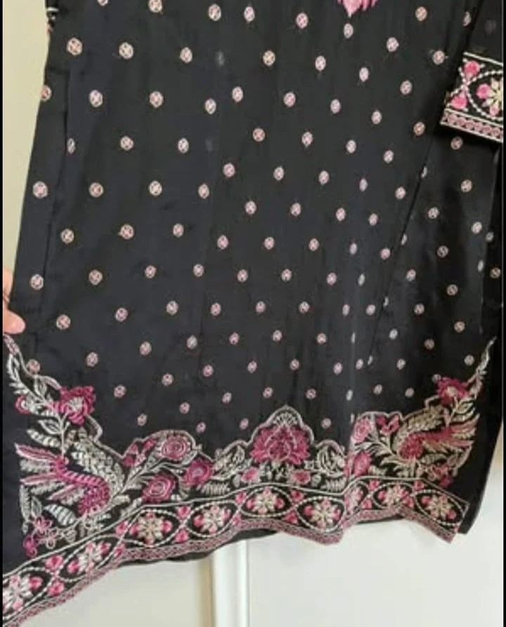 Black embroidered 3-piece suit with pink floral details - photo 3