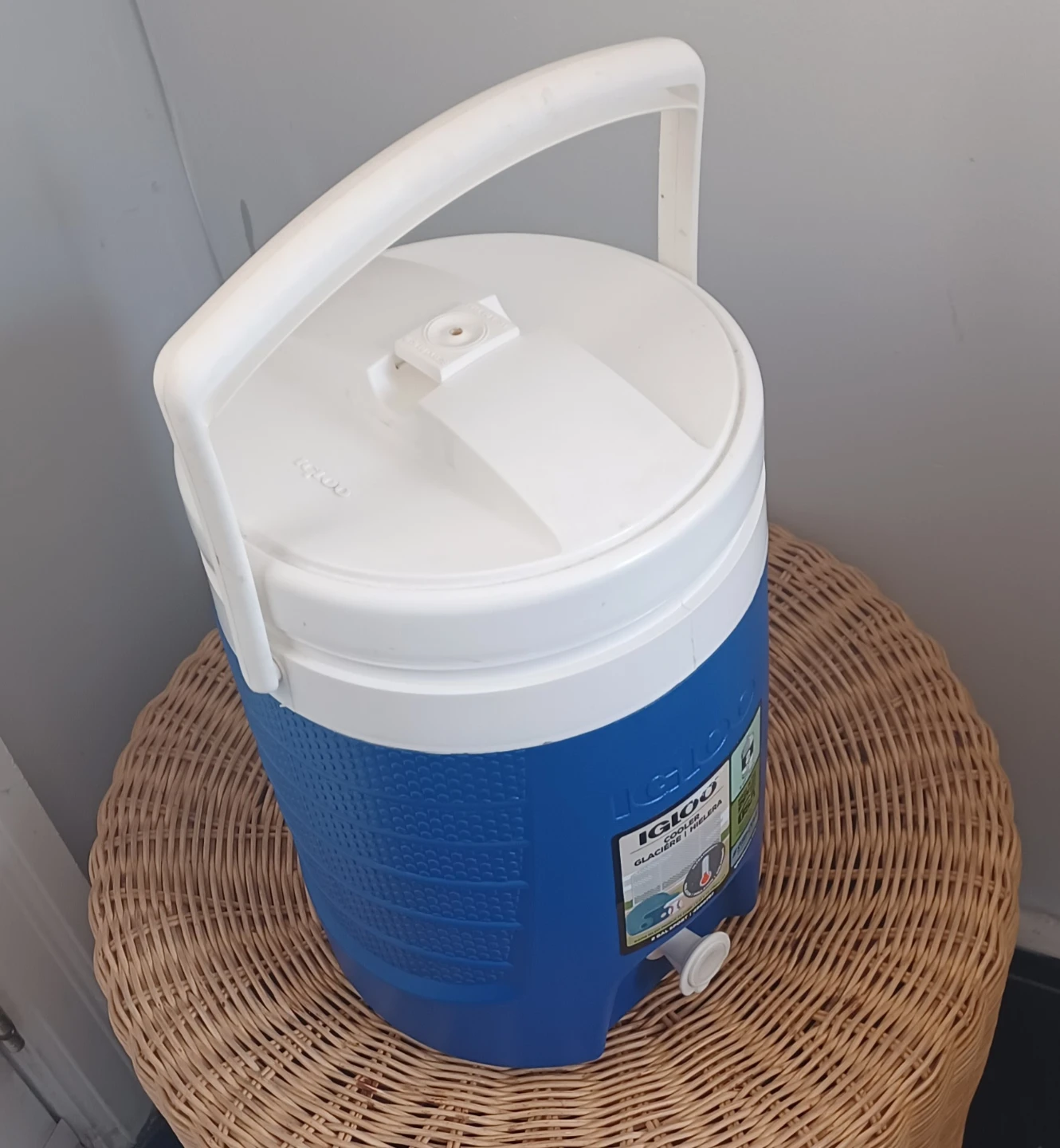 Igloo 2 Gallon Blue Water Cooler Jug - photo 4