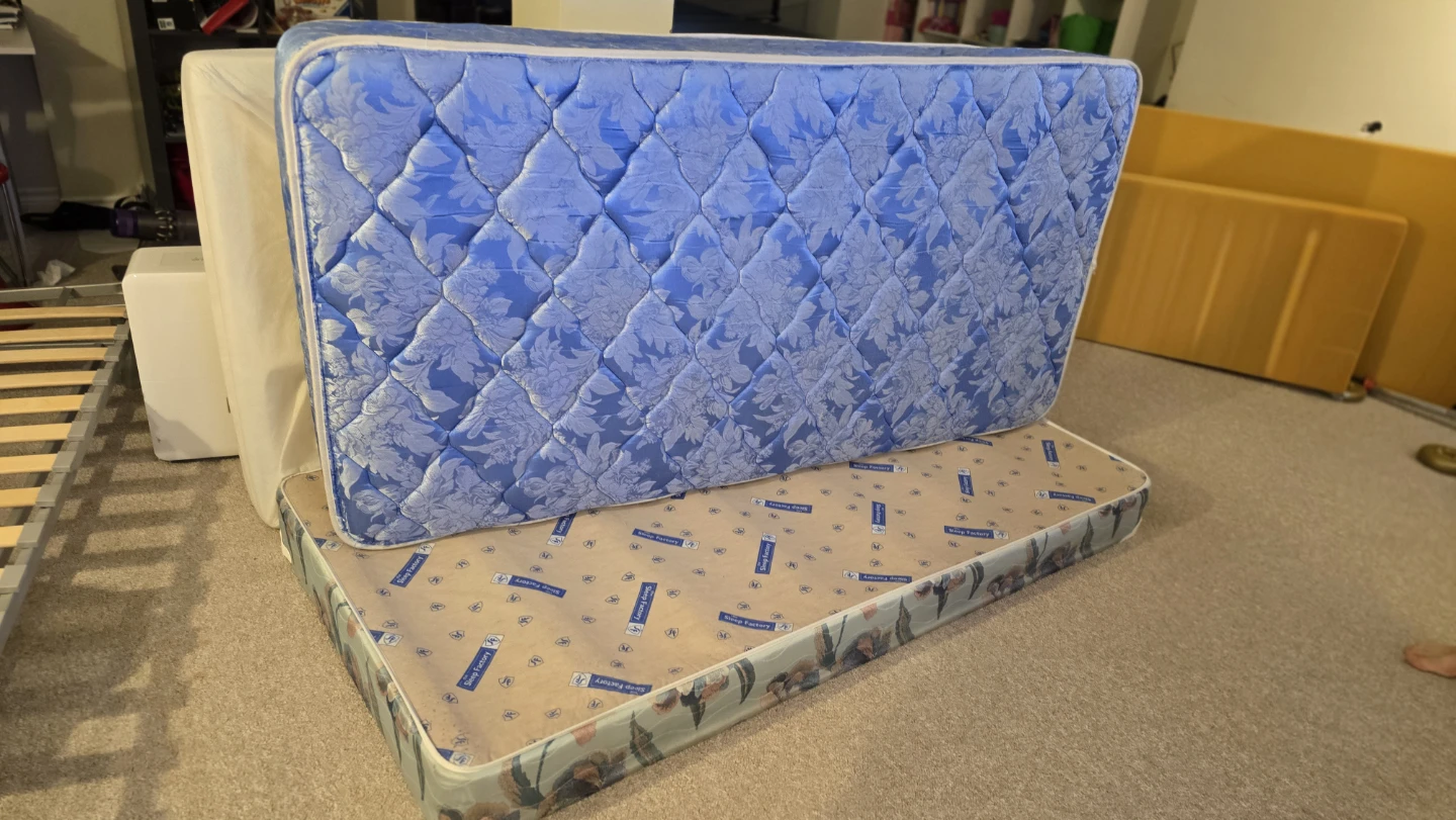 Set twin single mattress and box spring