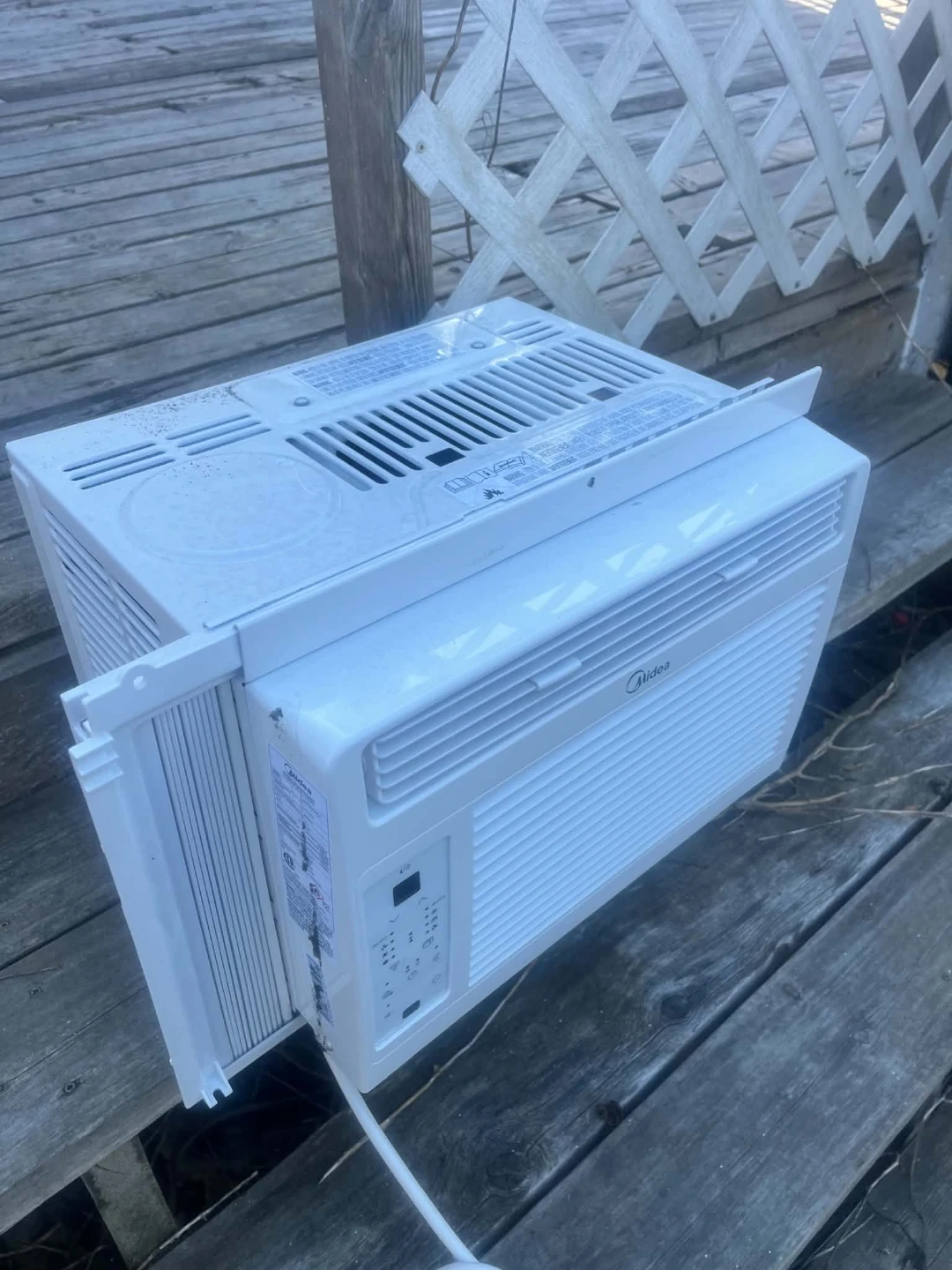 Midea Window Air Conditioner - photo 3