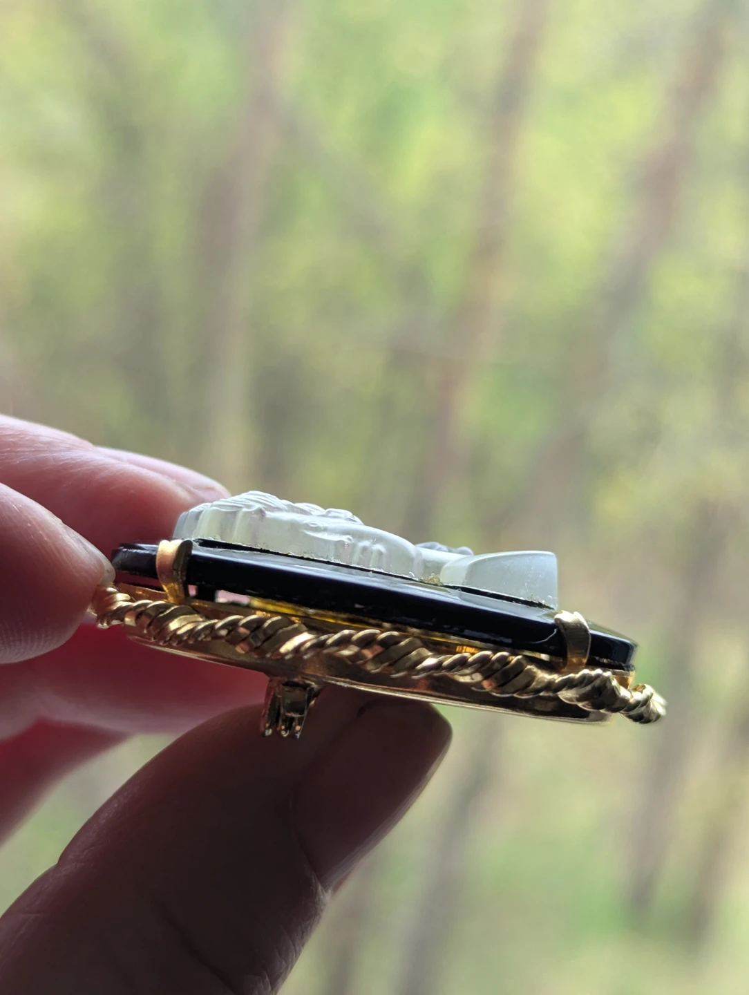 Vintage Cameo Brooch with Gold Tone Rope Edge - photo 2